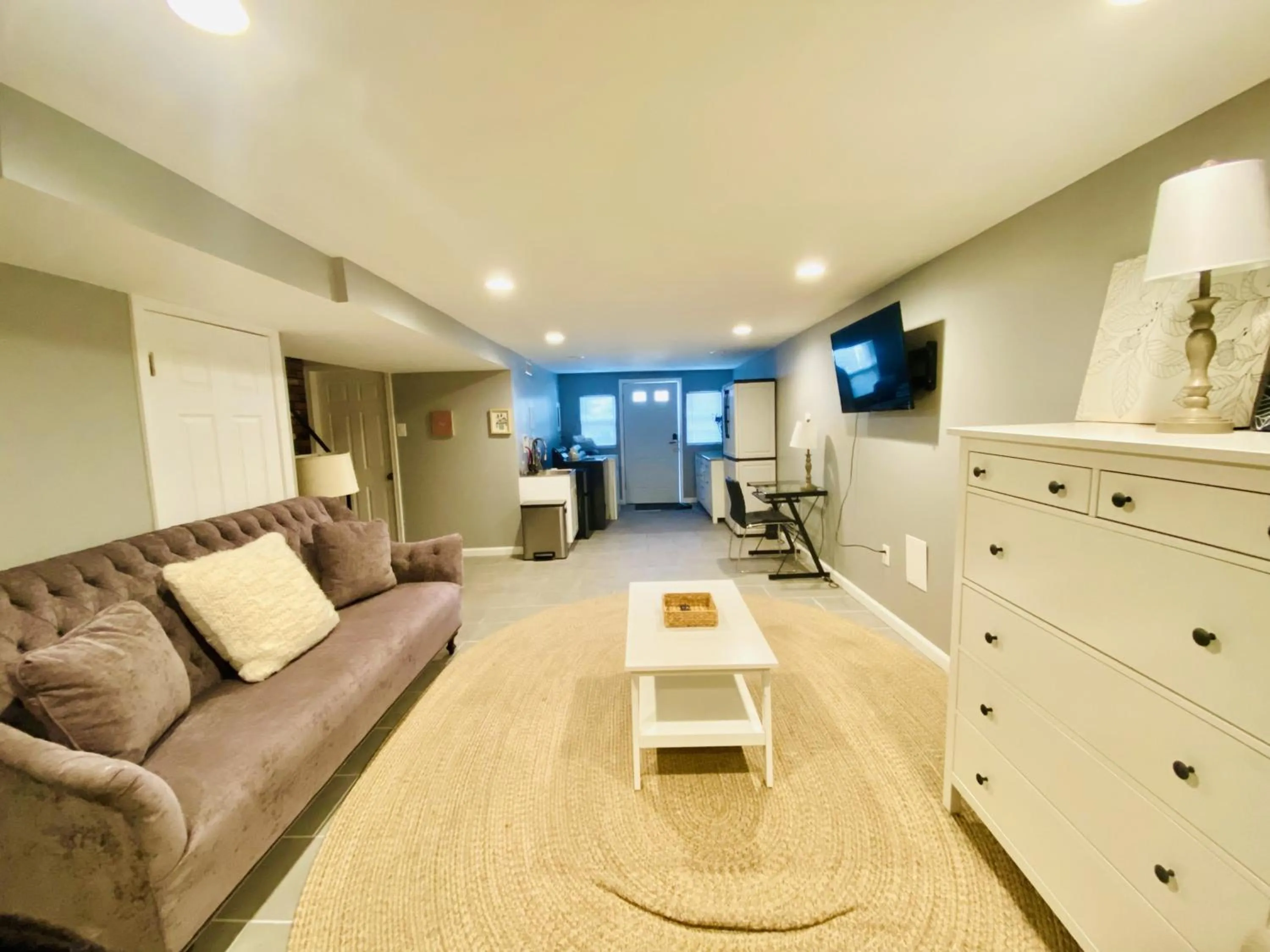 Bed in Tuscany 2900 - Classic Italian Style 3BR w Parking near Airport