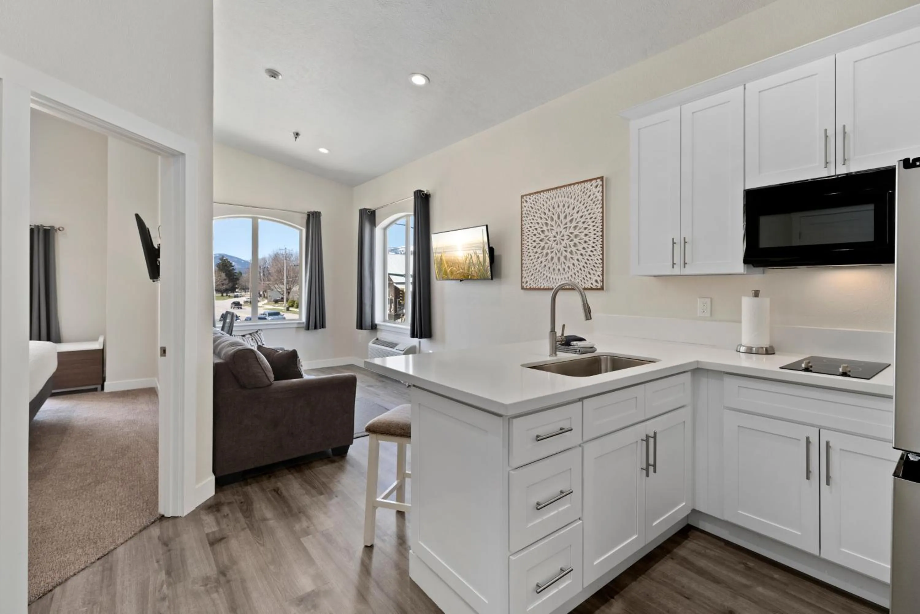 Cedar Street Hotel & Suites