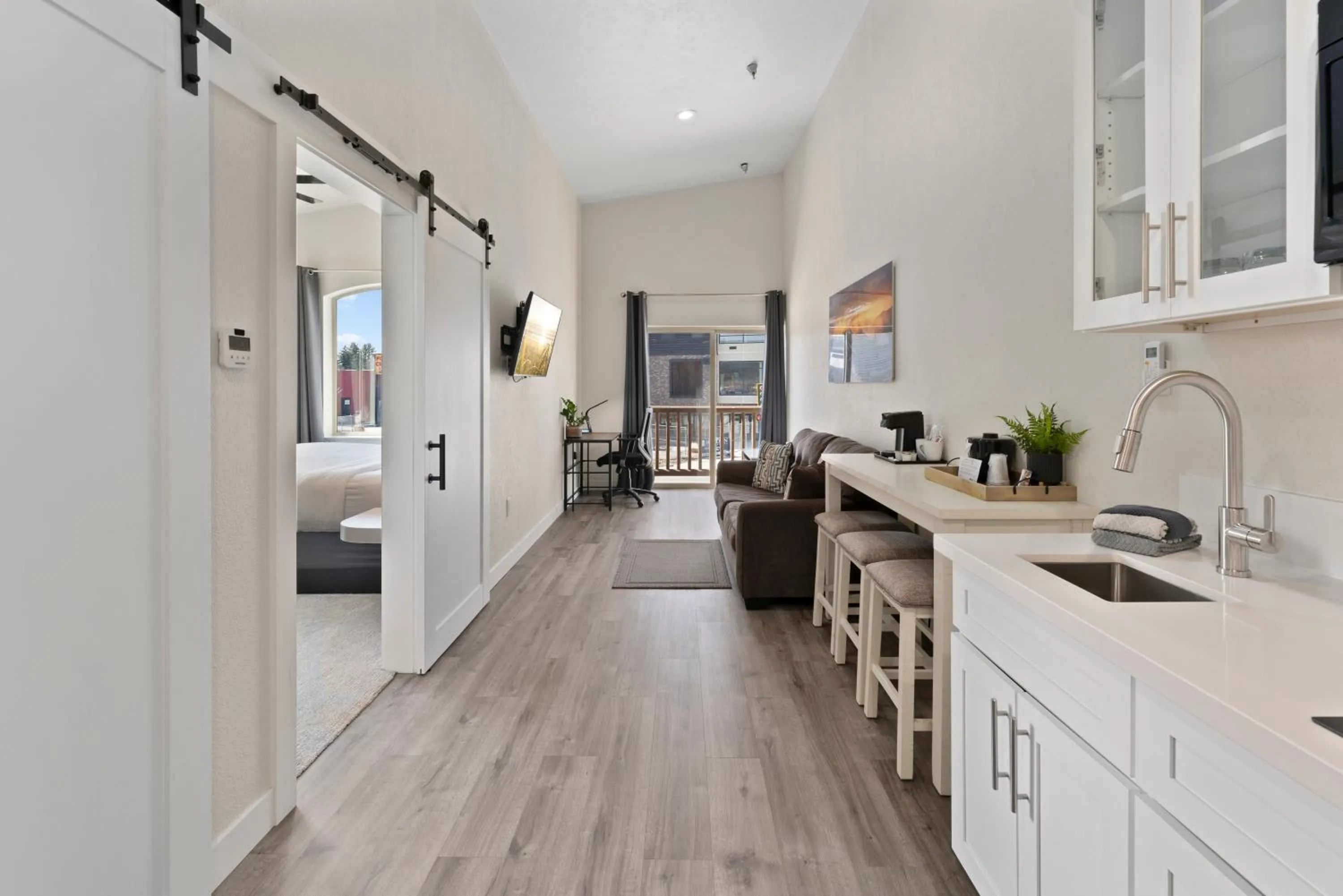 Bed in Cedar Street Hotel & Suites