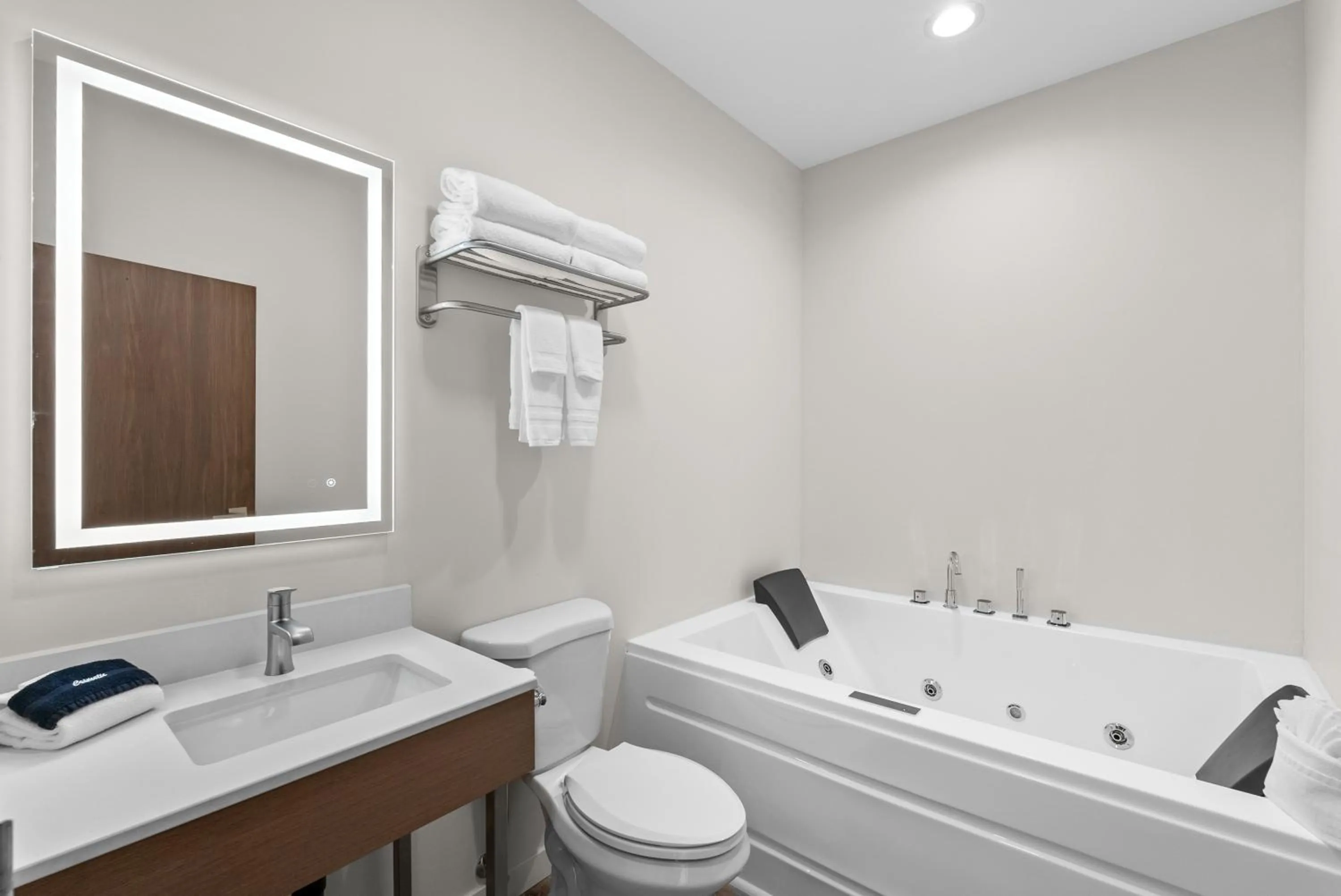 Cedar Street Hotel & Suites