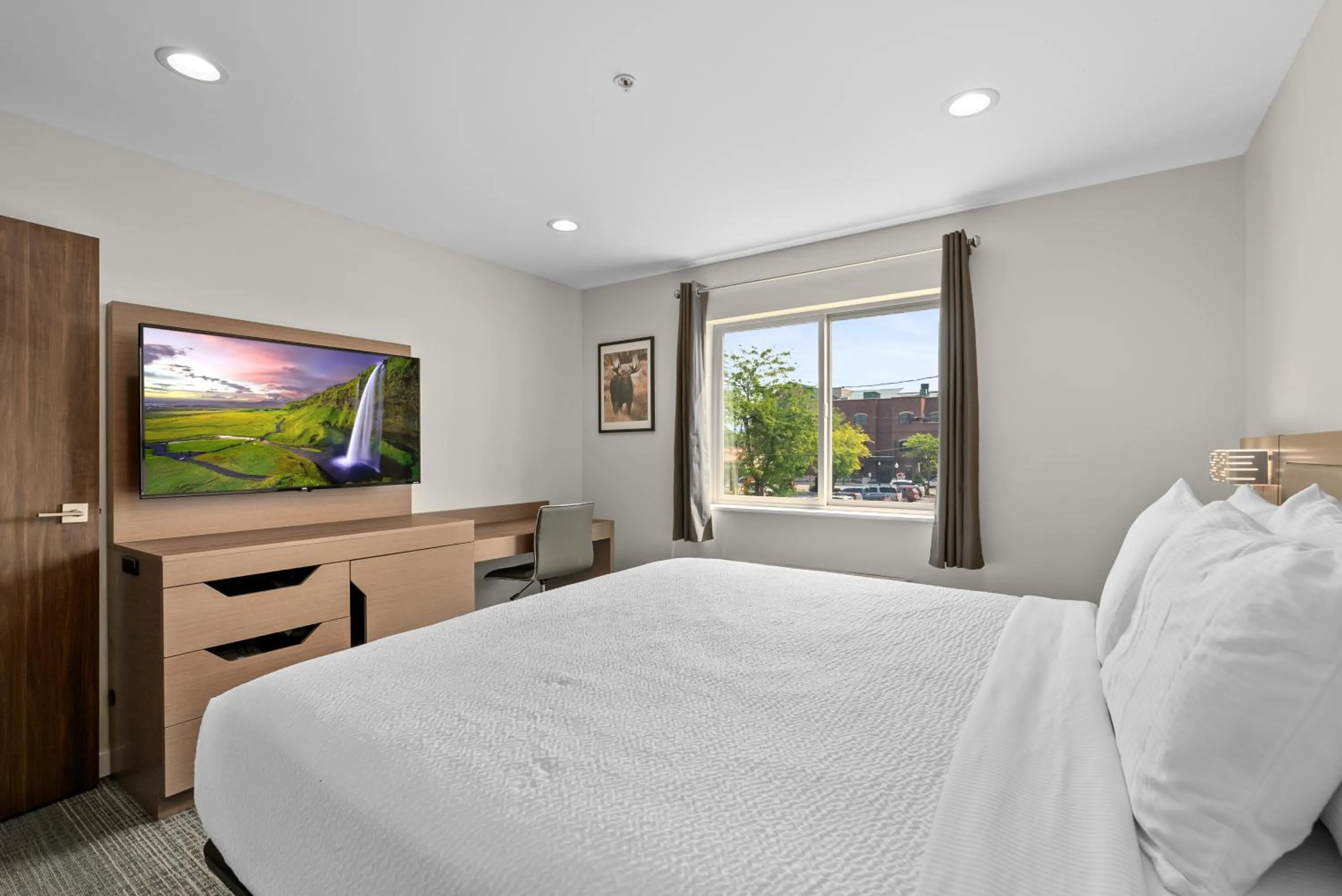 Bed in Cedar Street Hotel & Suites