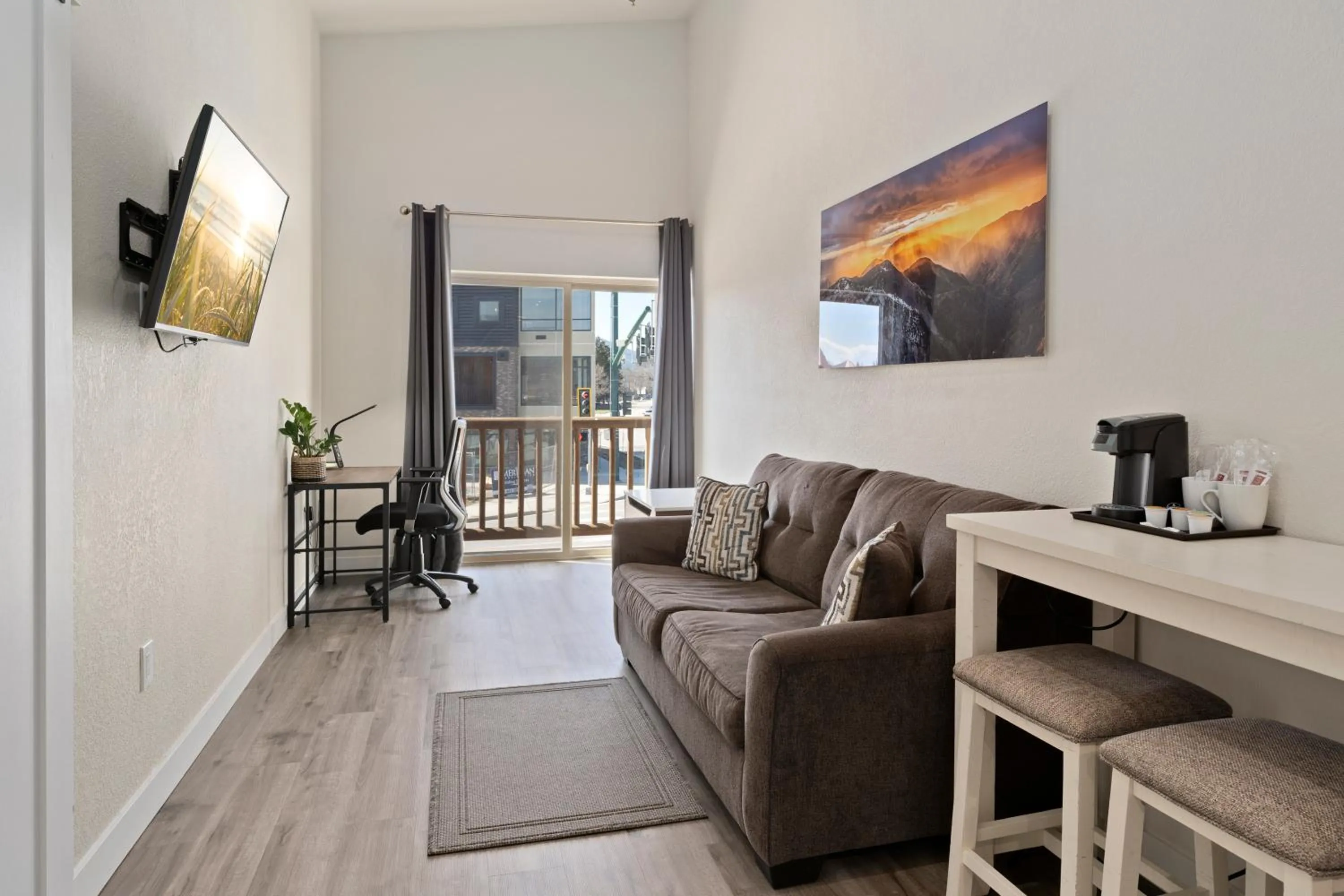 Cedar Street Hotel & Suites