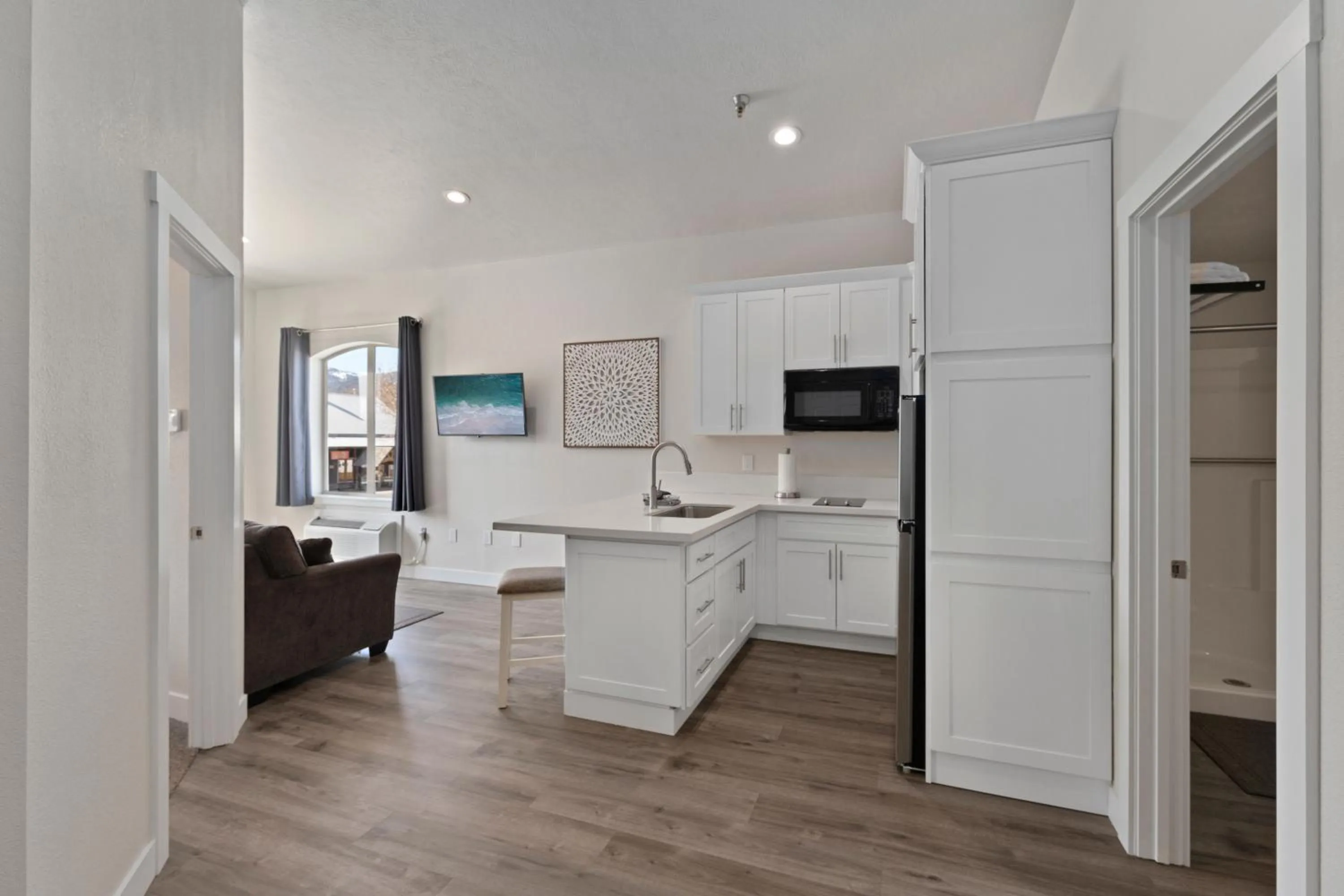 Cedar Street Hotel & Suites