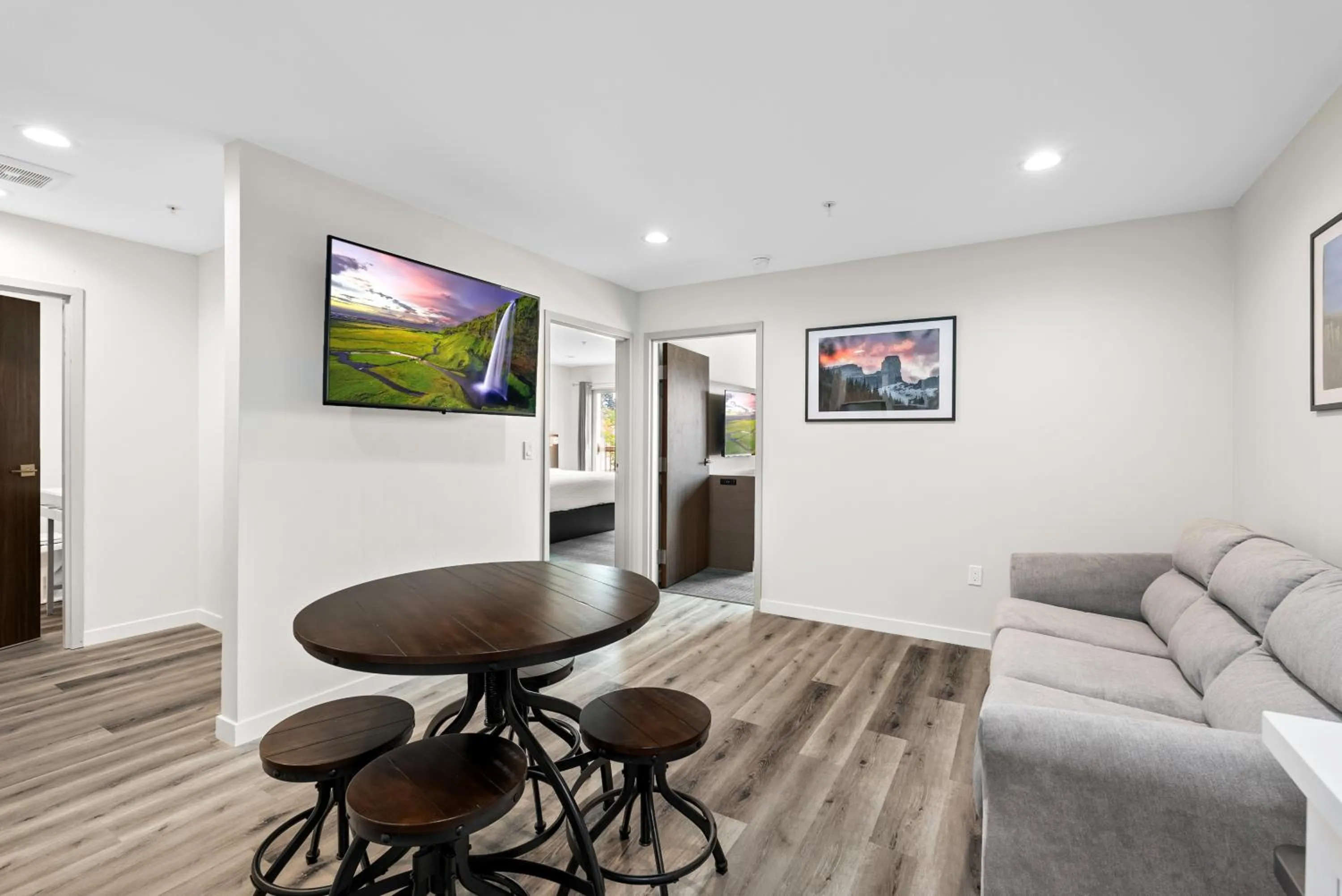 Cedar Street Hotel & Suites