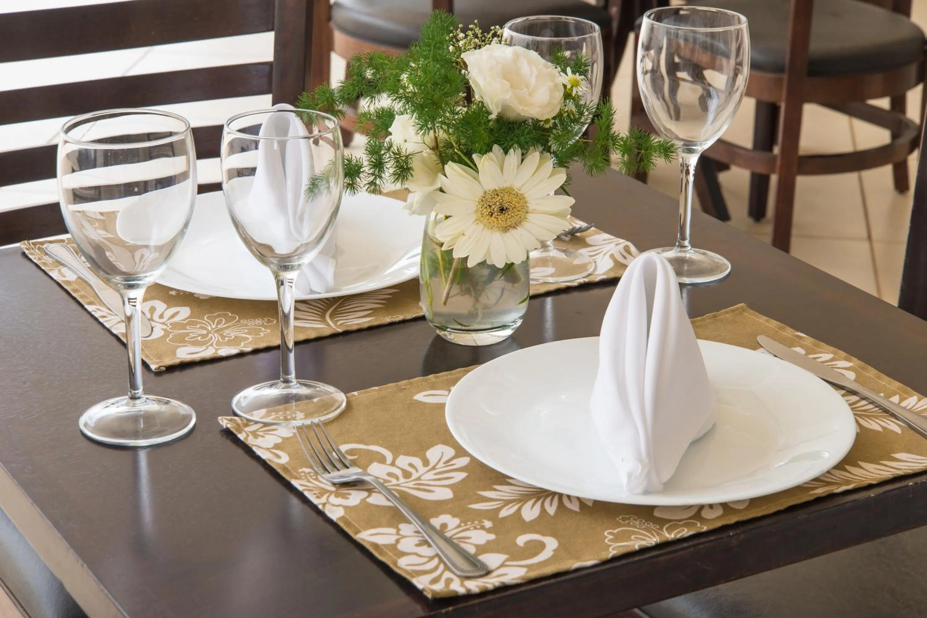 Restaurant/places to eat in Lazuli Hotel