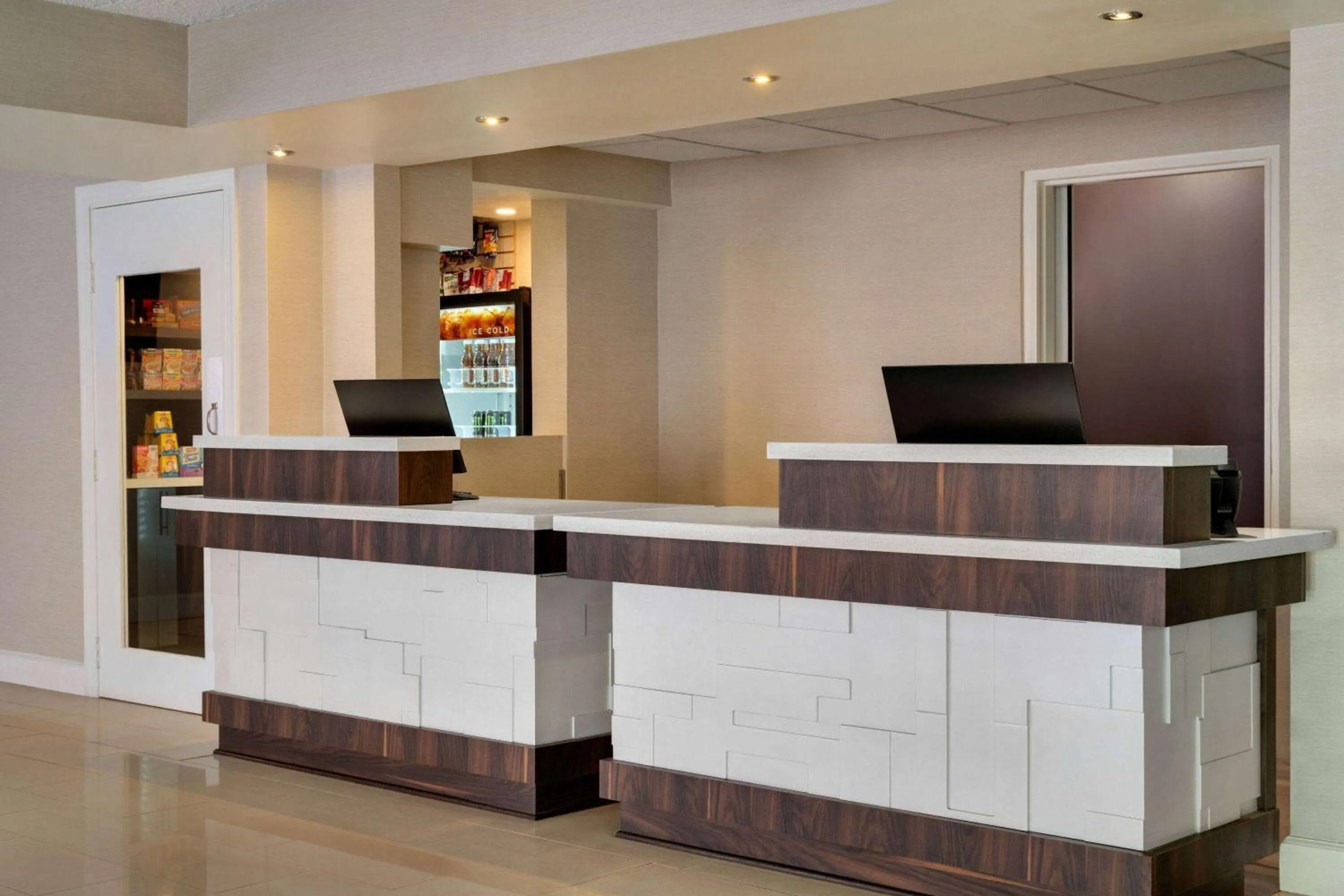 Lobby or reception in La Quinta Inn by Wyndham Waldorf