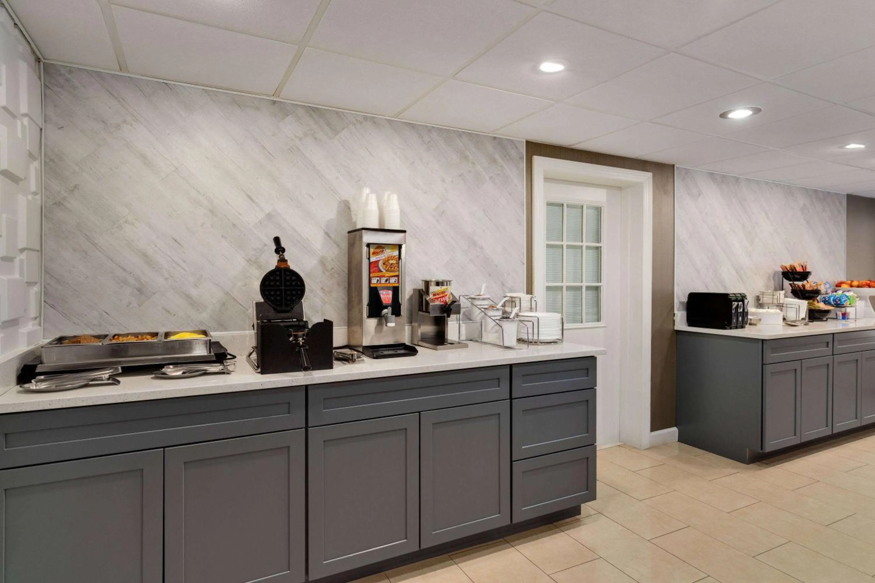 Food in La Quinta Inn by Wyndham Waldorf