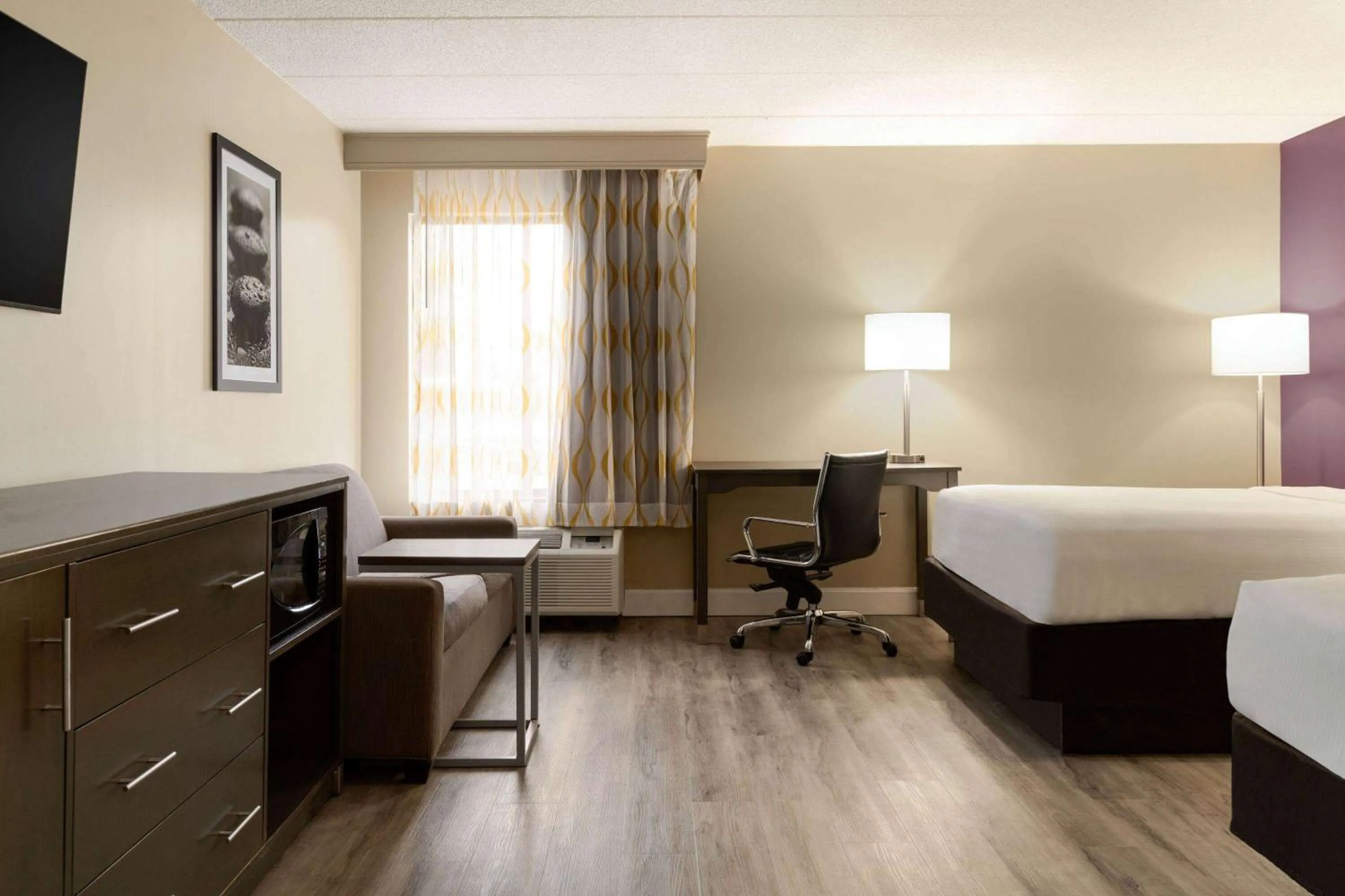 Photo of the whole room in La Quinta Inn by Wyndham Waldorf