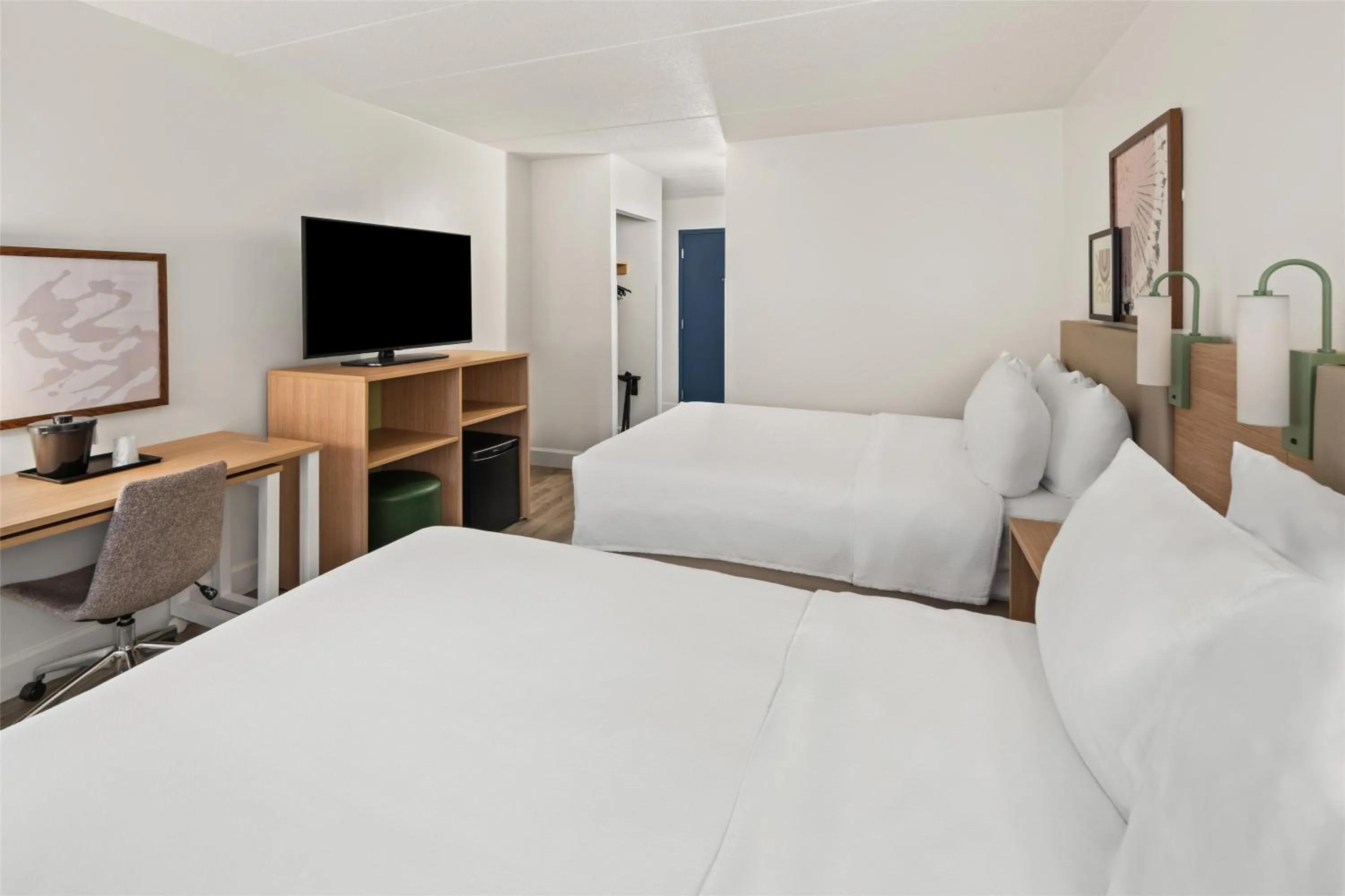 Bedroom, Bed in Spark by Hilton Waldorf