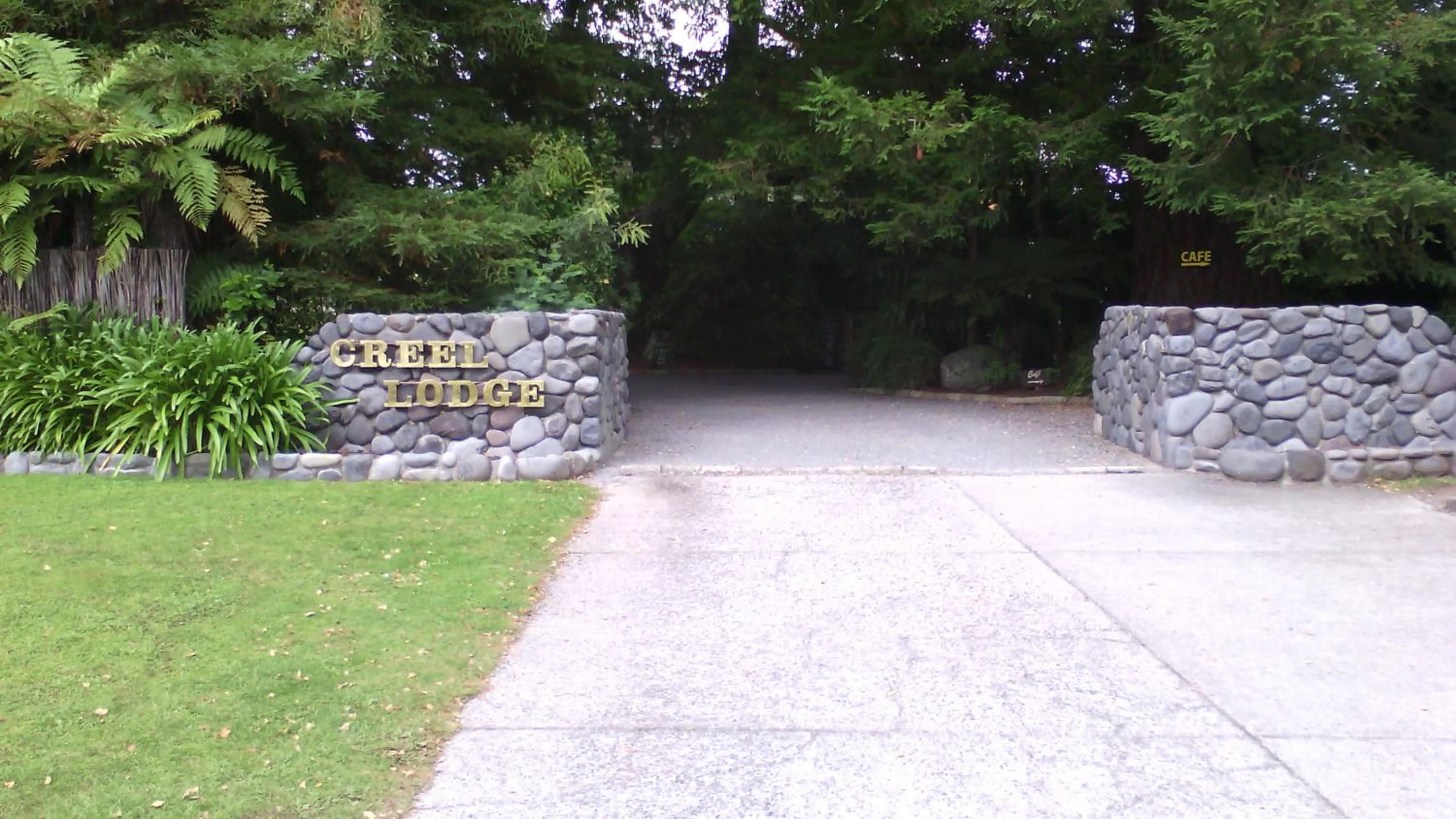 Facade/entrance in Creel Lodge