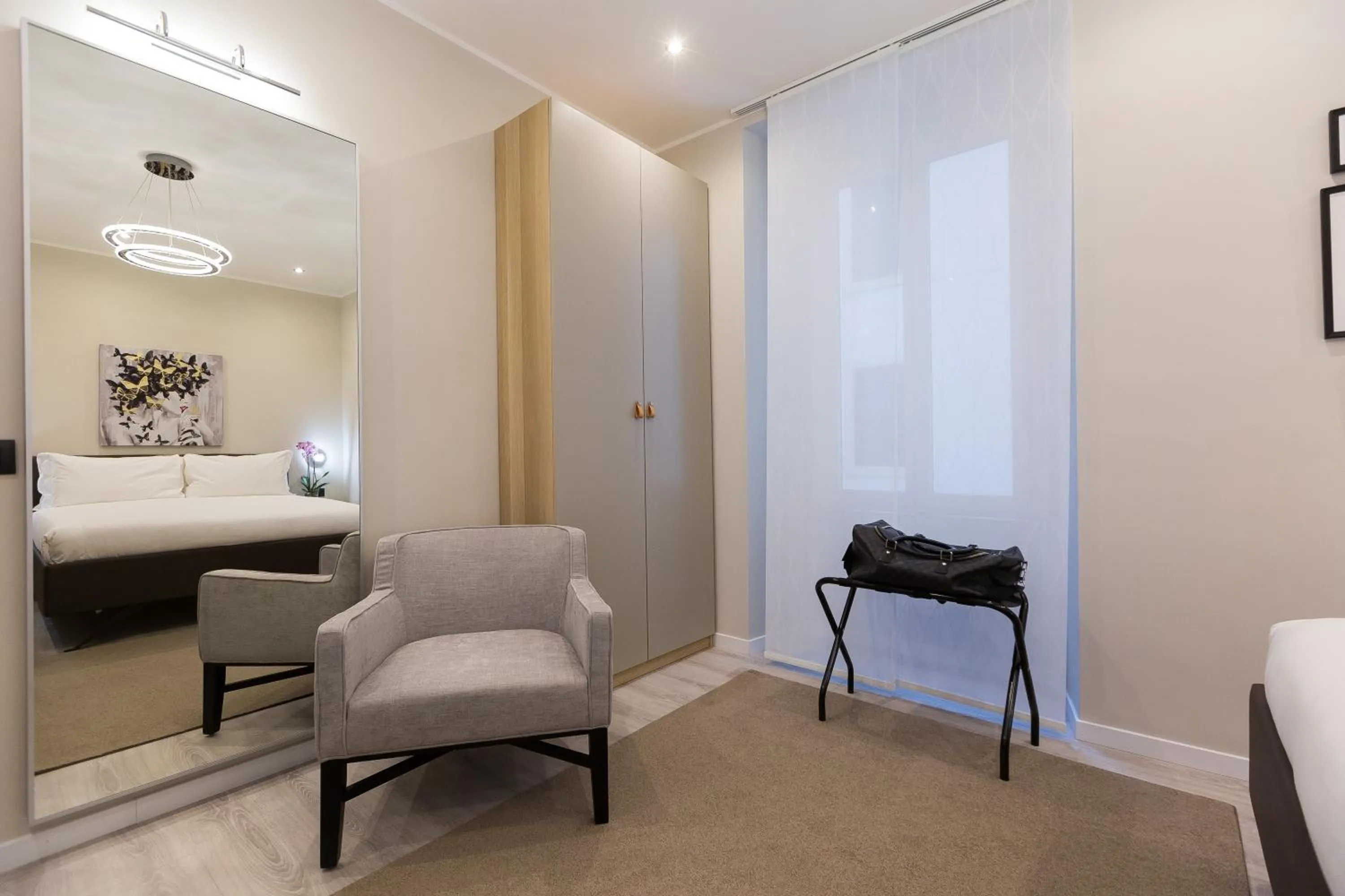 Photo of the whole room, Bed in Clementi Portrait