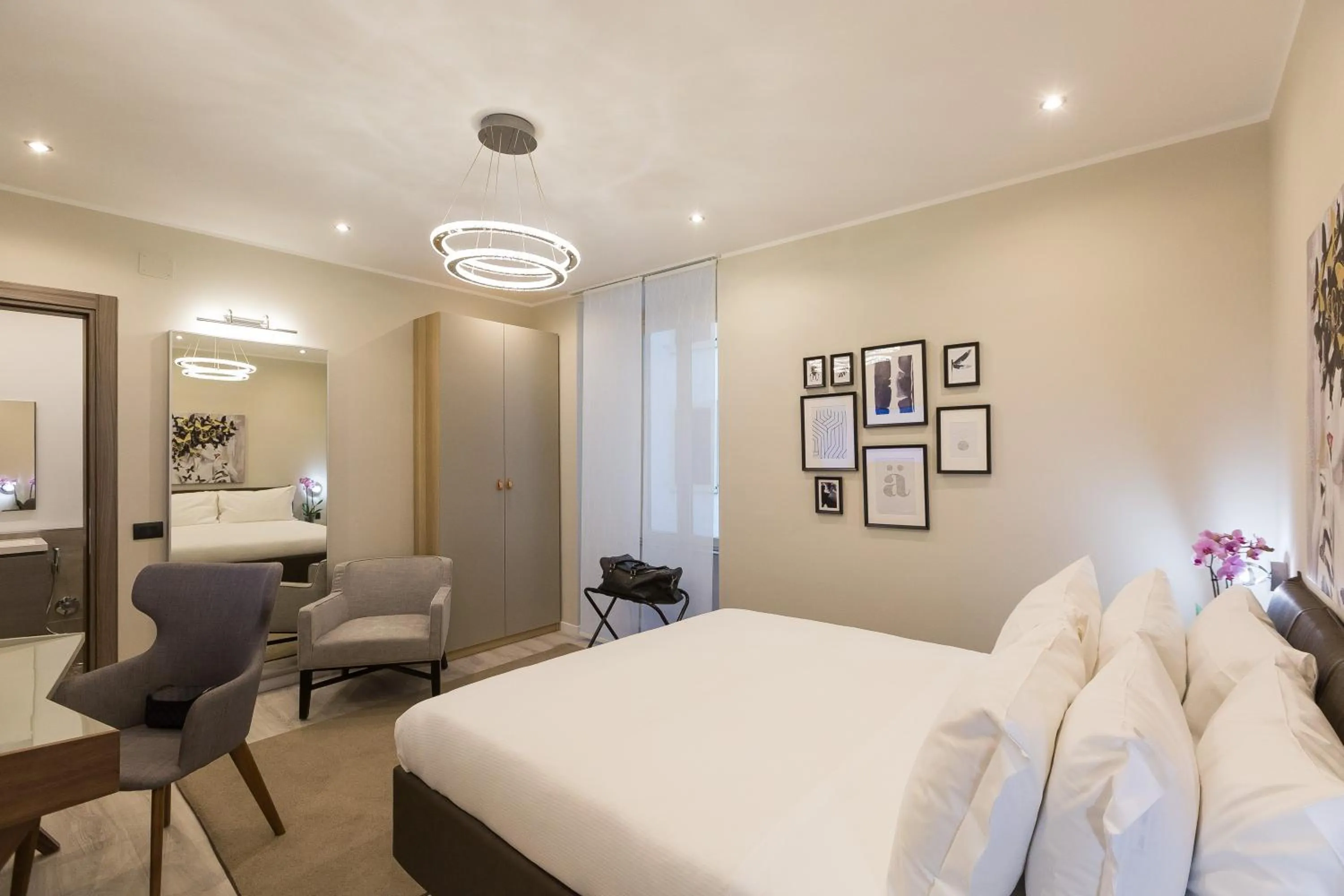 Bedroom, Bed in Clementi Portrait