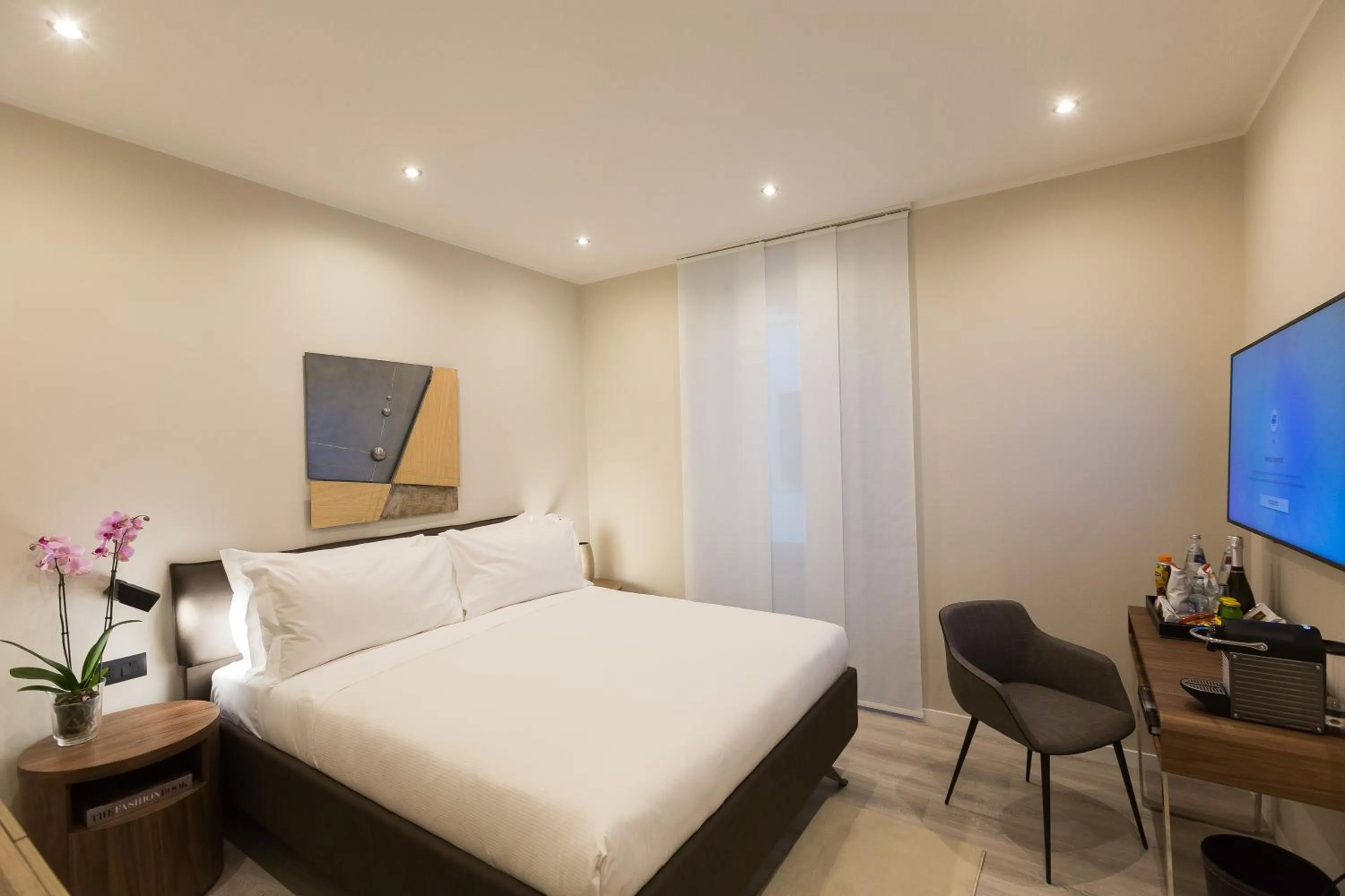 Bedroom, Bed in Clementi Portrait