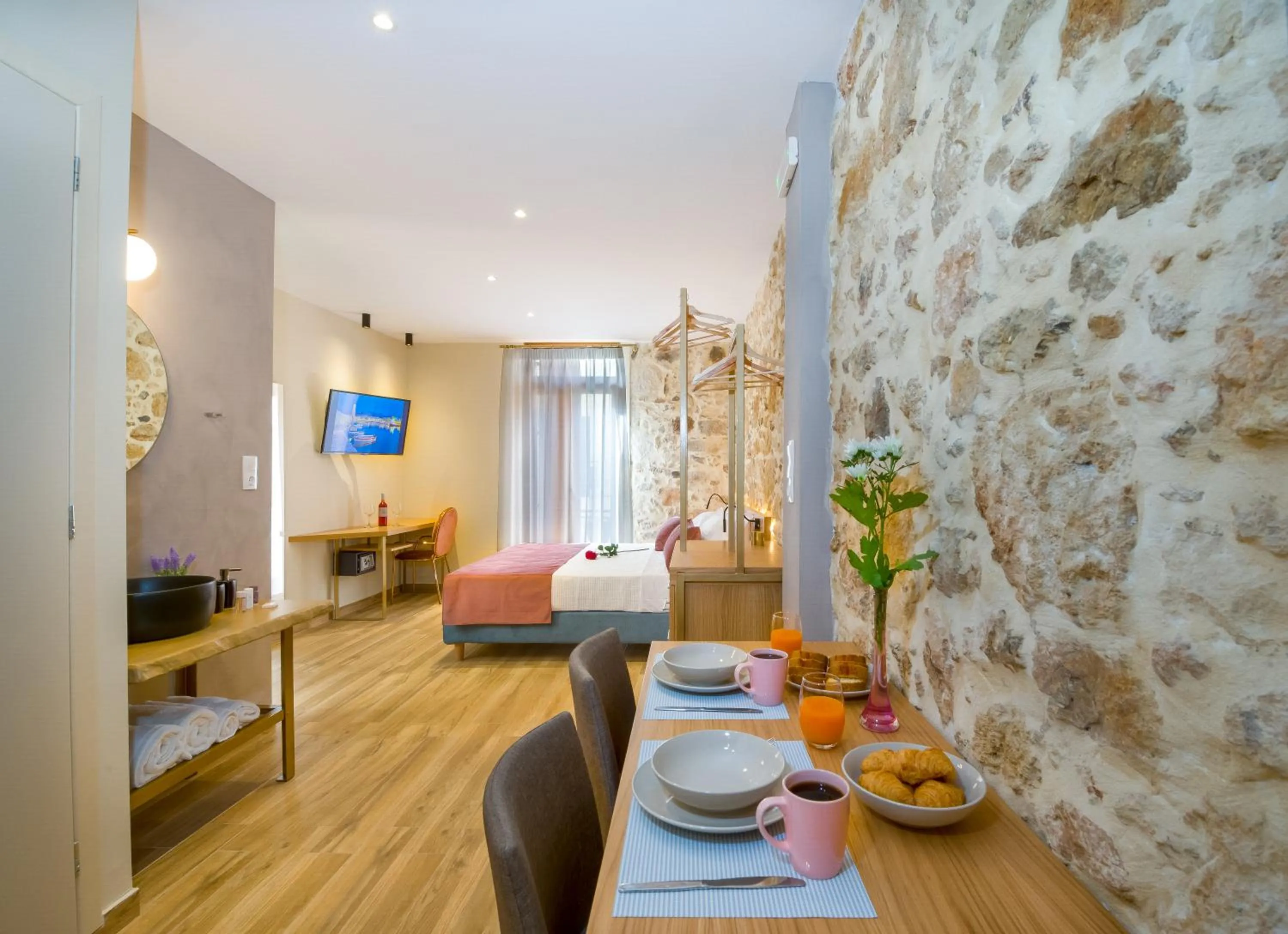 Photo of the whole room in Elma Suites