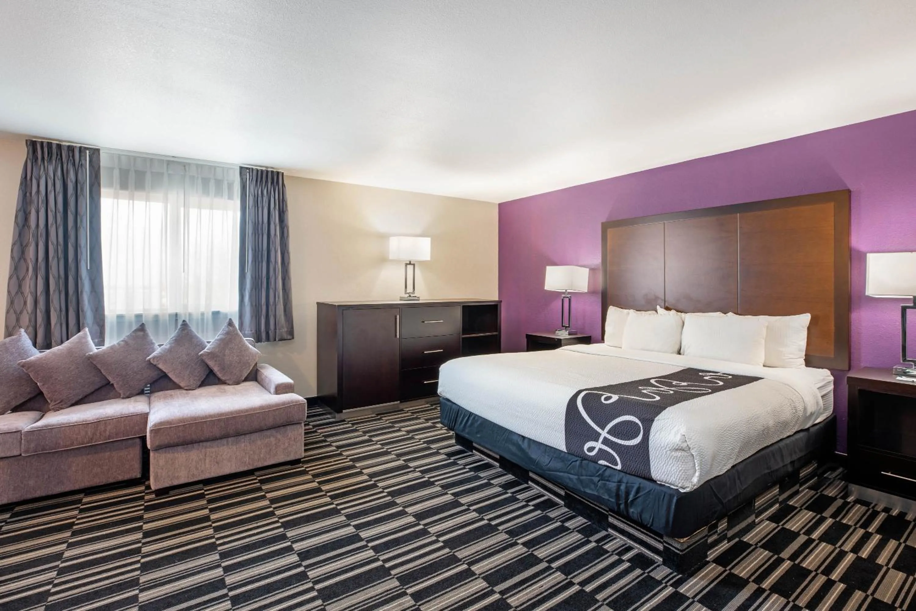 Photo of the whole room, Bed in La Quinta Inn by Wyndham Caldwell