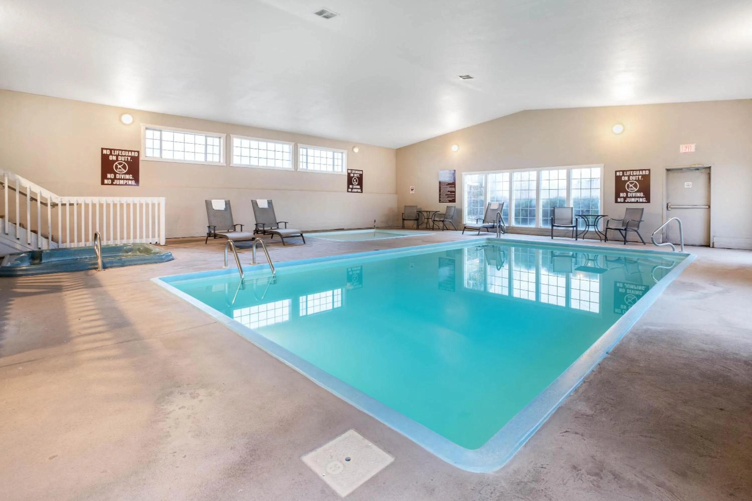 Swimming pool in La Quinta Inn by Wyndham Caldwell