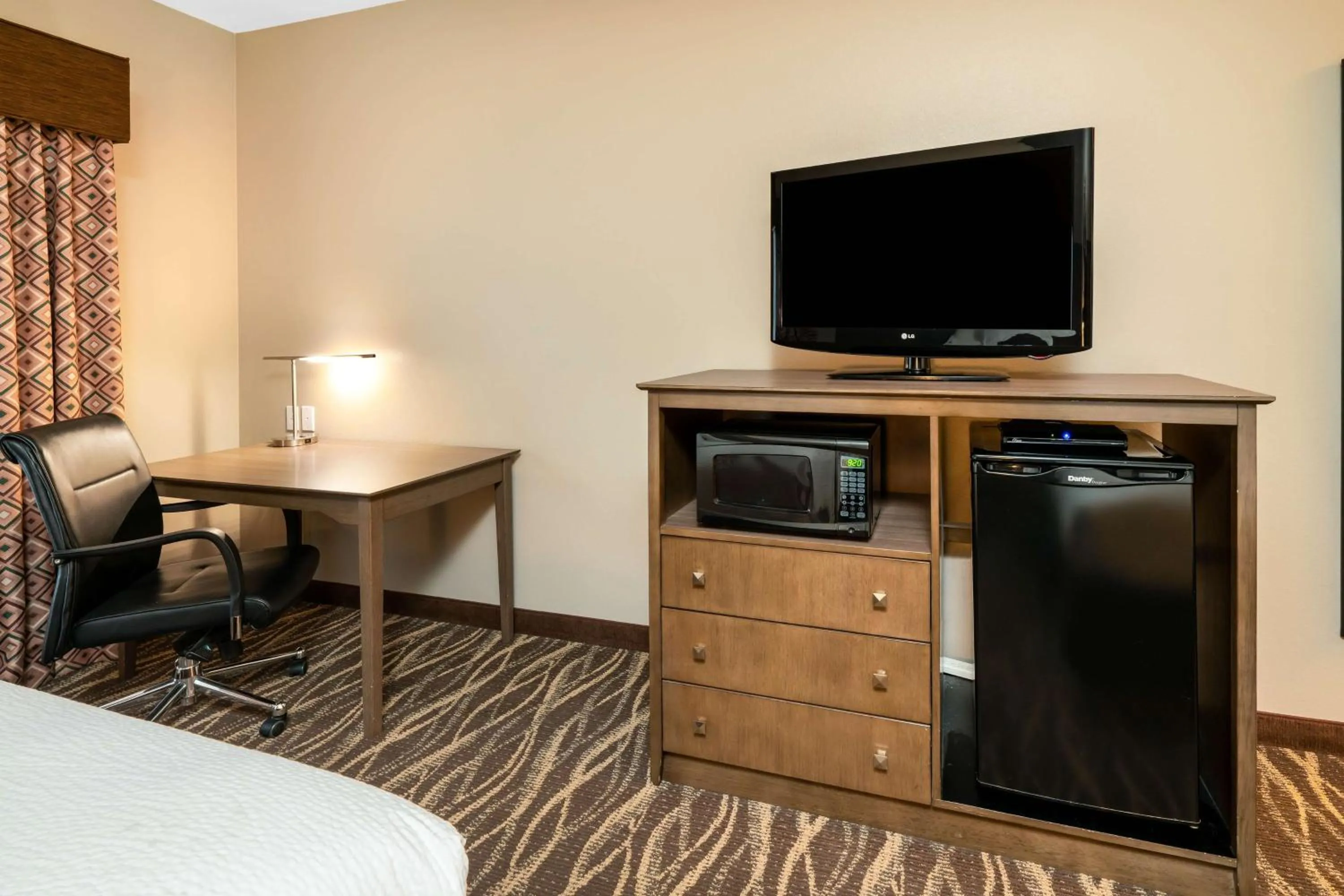 Bedroom in Best Western Plus Kalispell/Glacier Park West Hotel & Suites