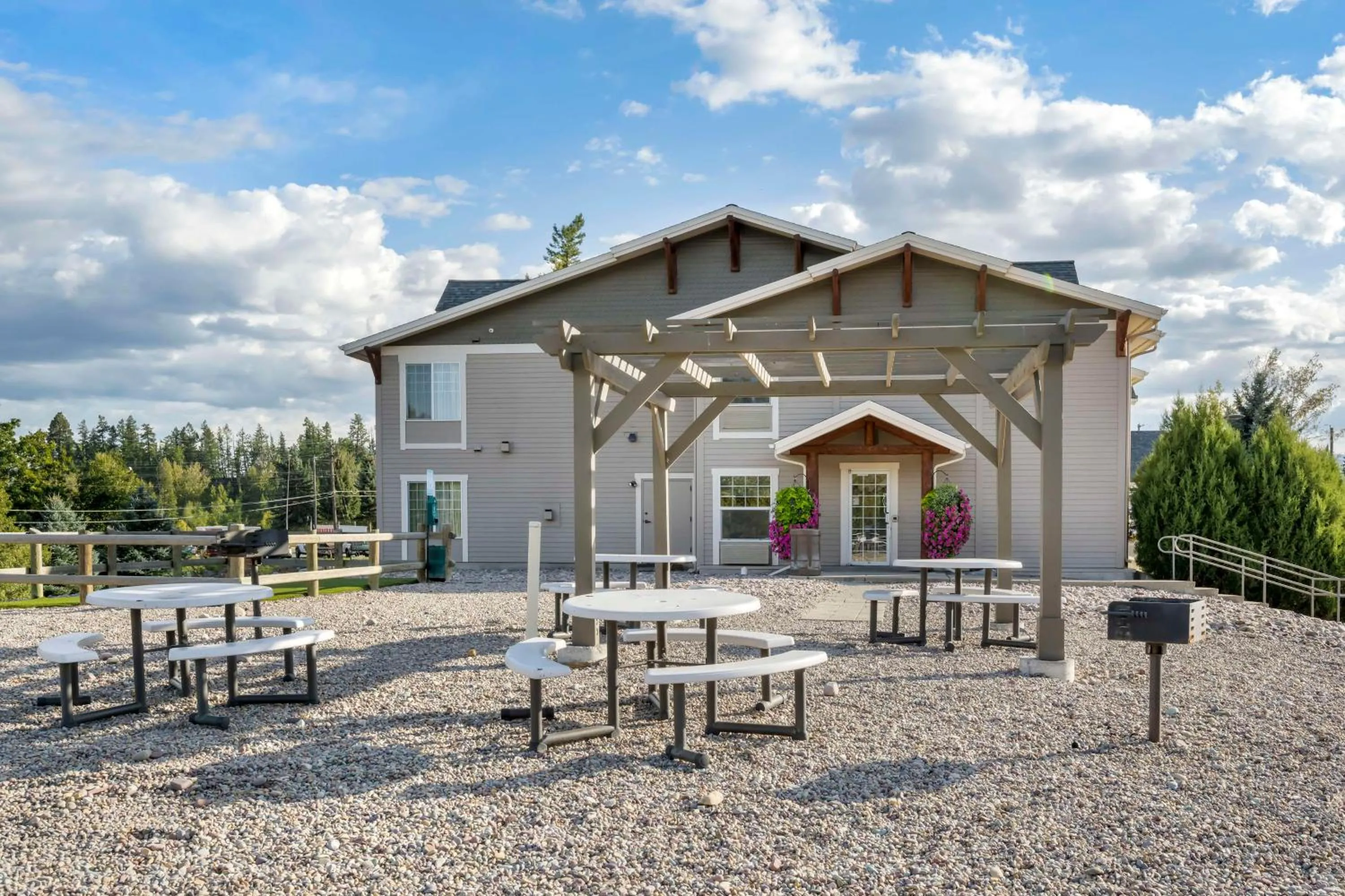 Property building in Best Western Plus Kalispell/Glacier Park West Hotel & Suites
