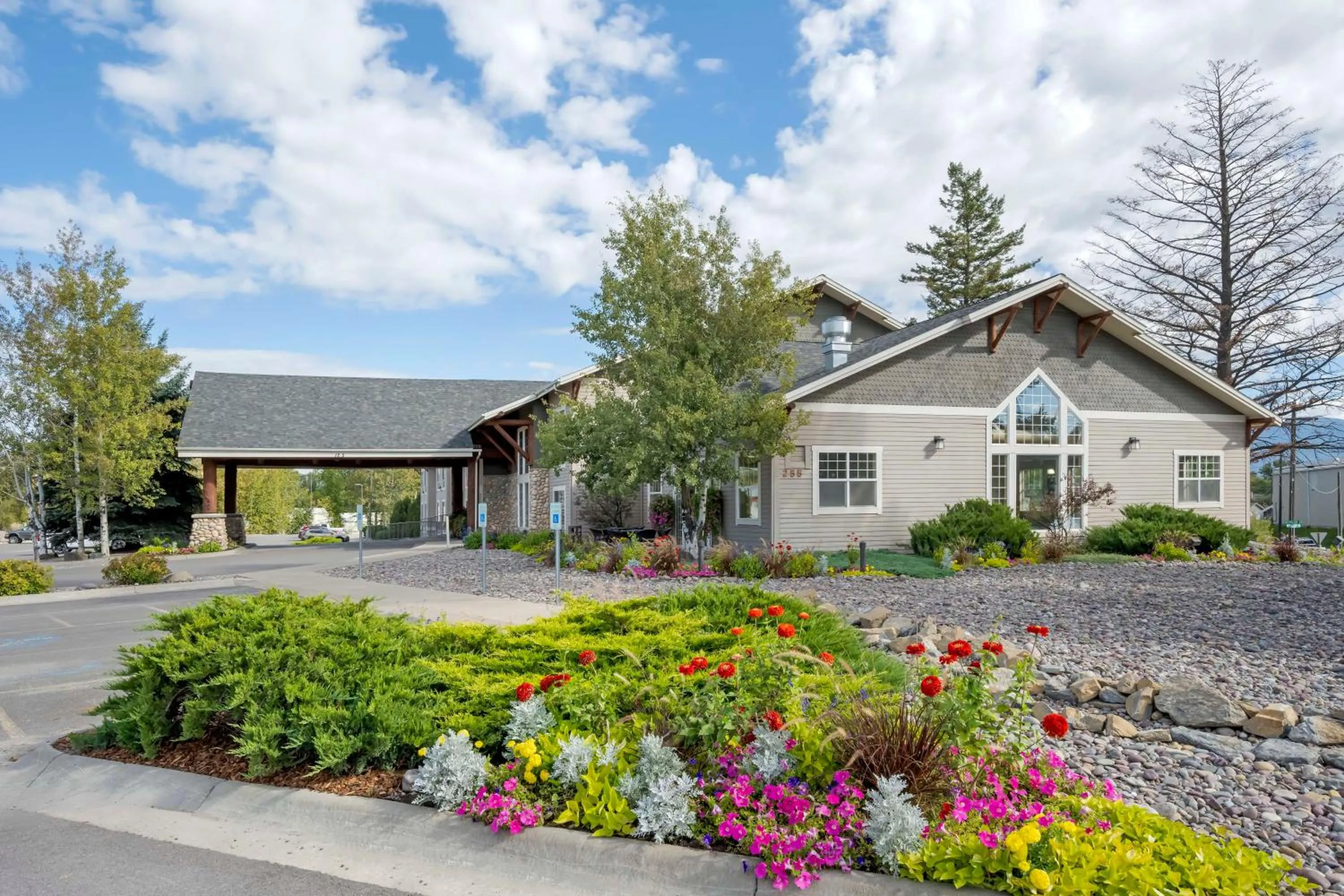 Property building in Best Western Plus Kalispell/Glacier Park West Hotel & Suites