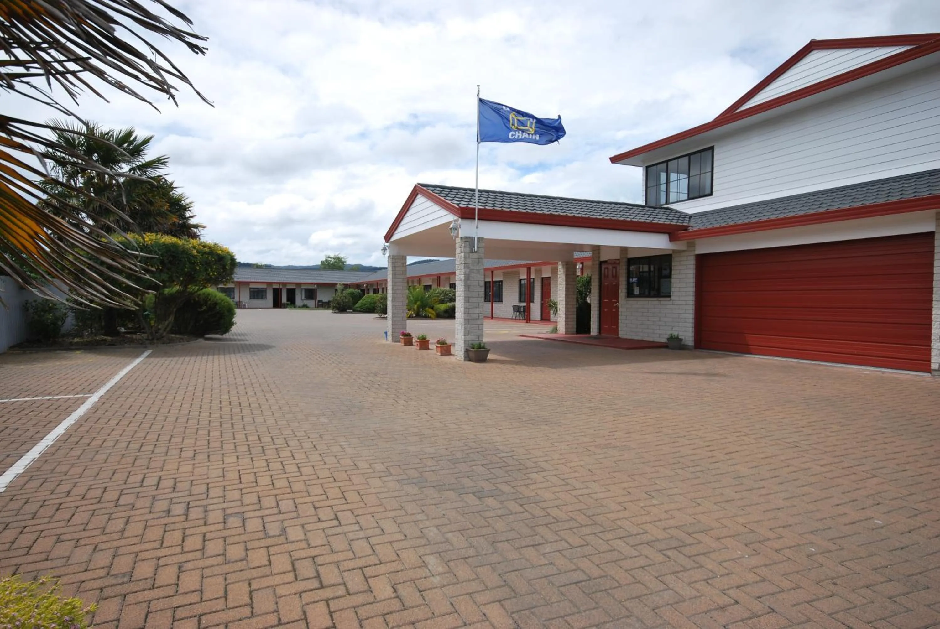Property building in BKs Palm Court Motor Lodge