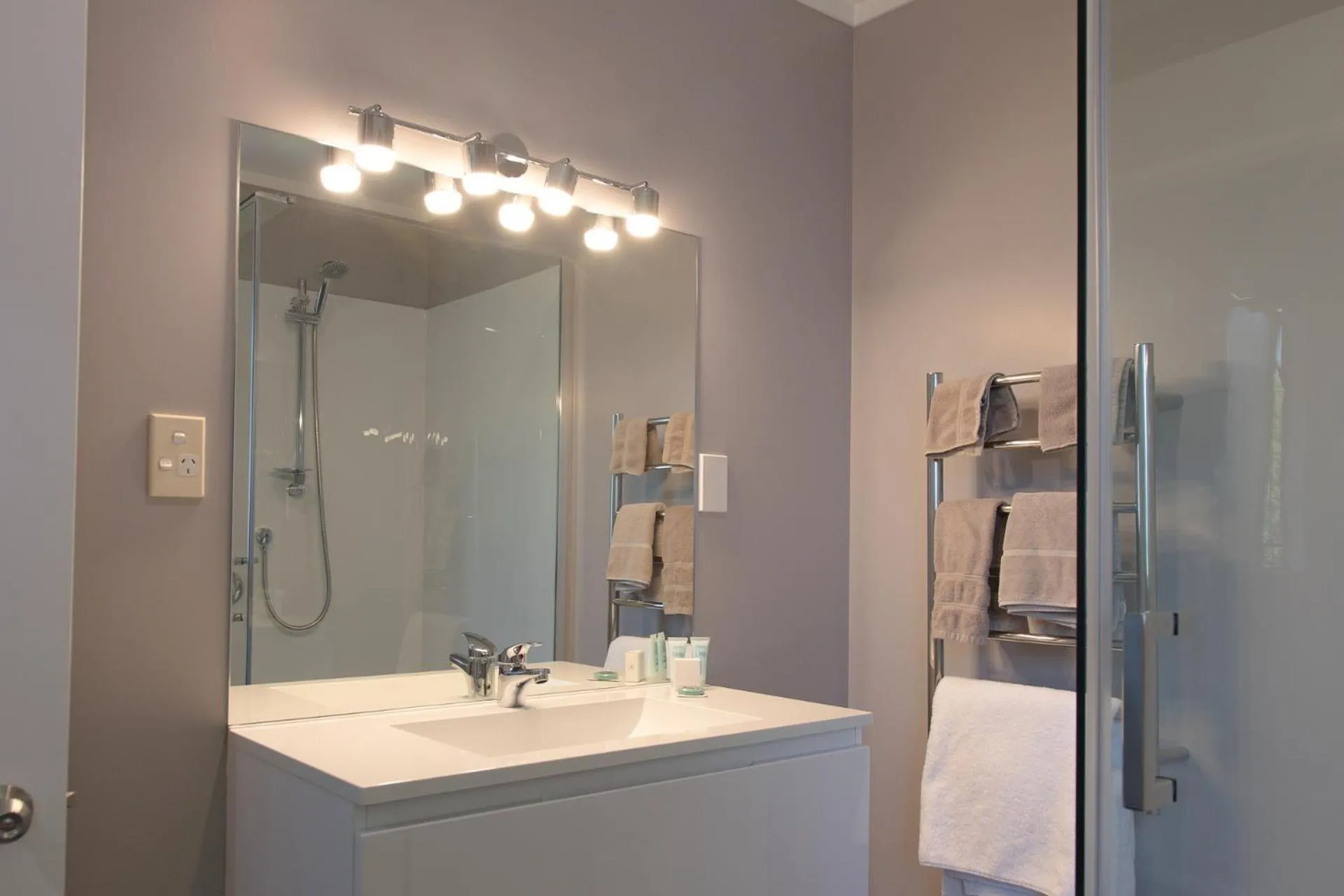 BKs Palm Court Motor Lodge