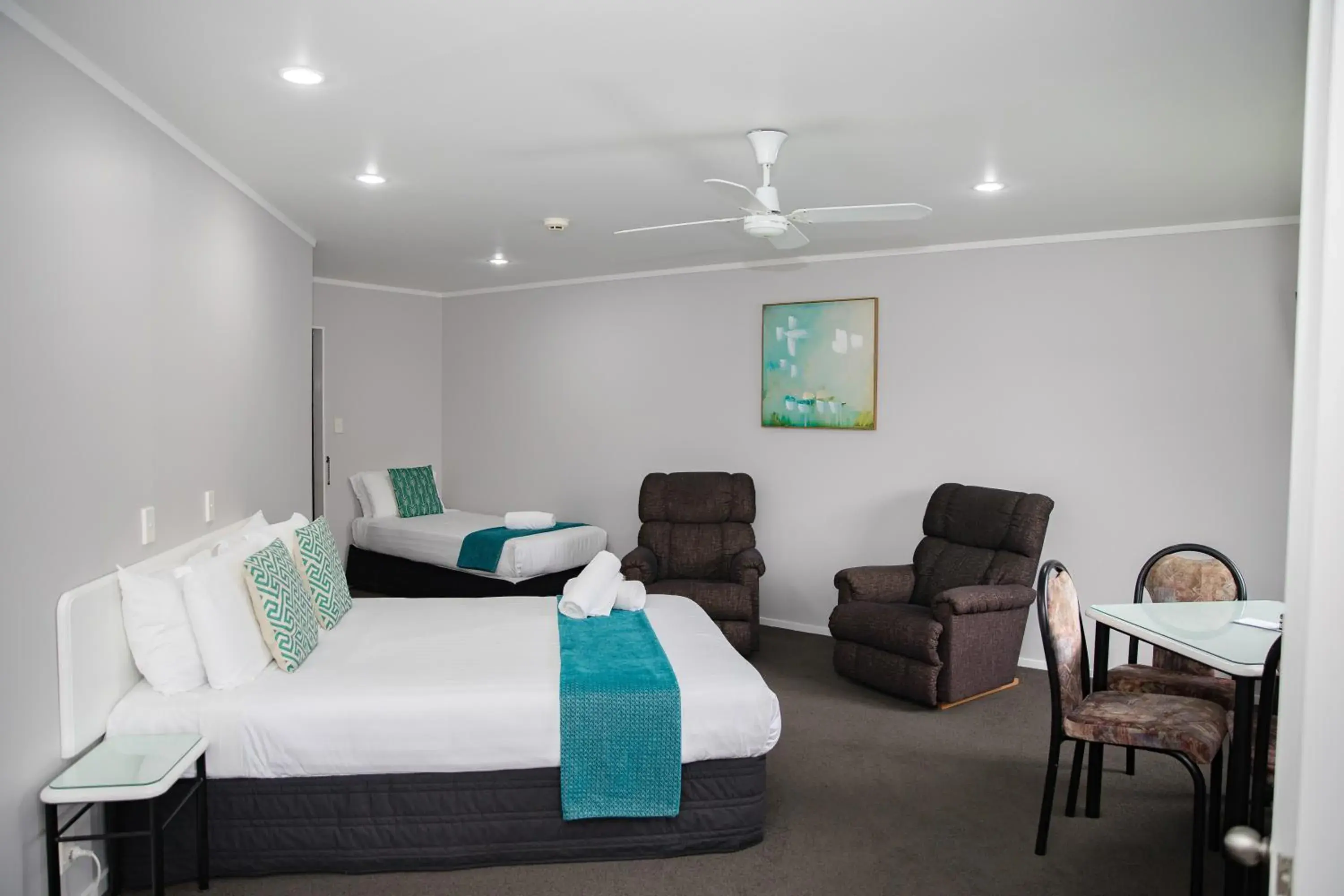 Executive Suite (3 Adults) in BKs Palm Court Motor Lodge Executive Suite (3 Adults) in BKs Palm Court Motor Lodge