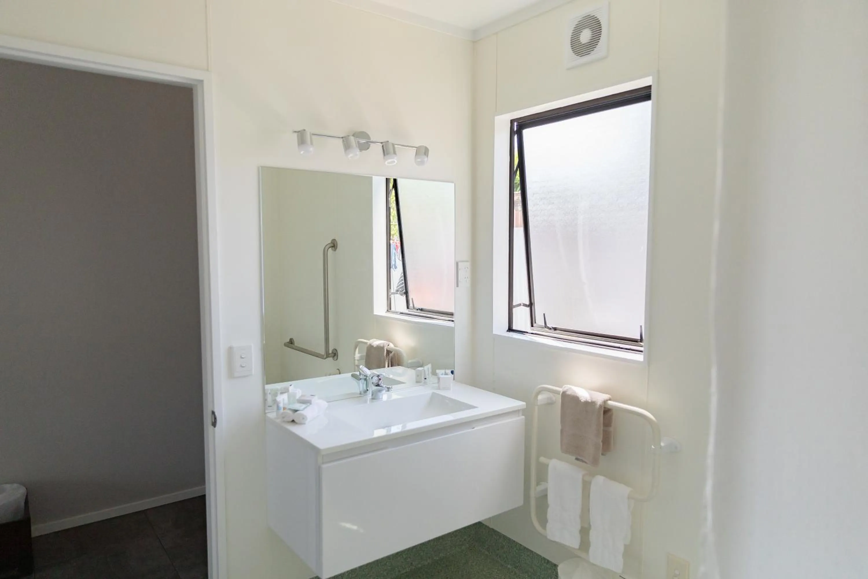 BKs Palm Court Motor Lodge