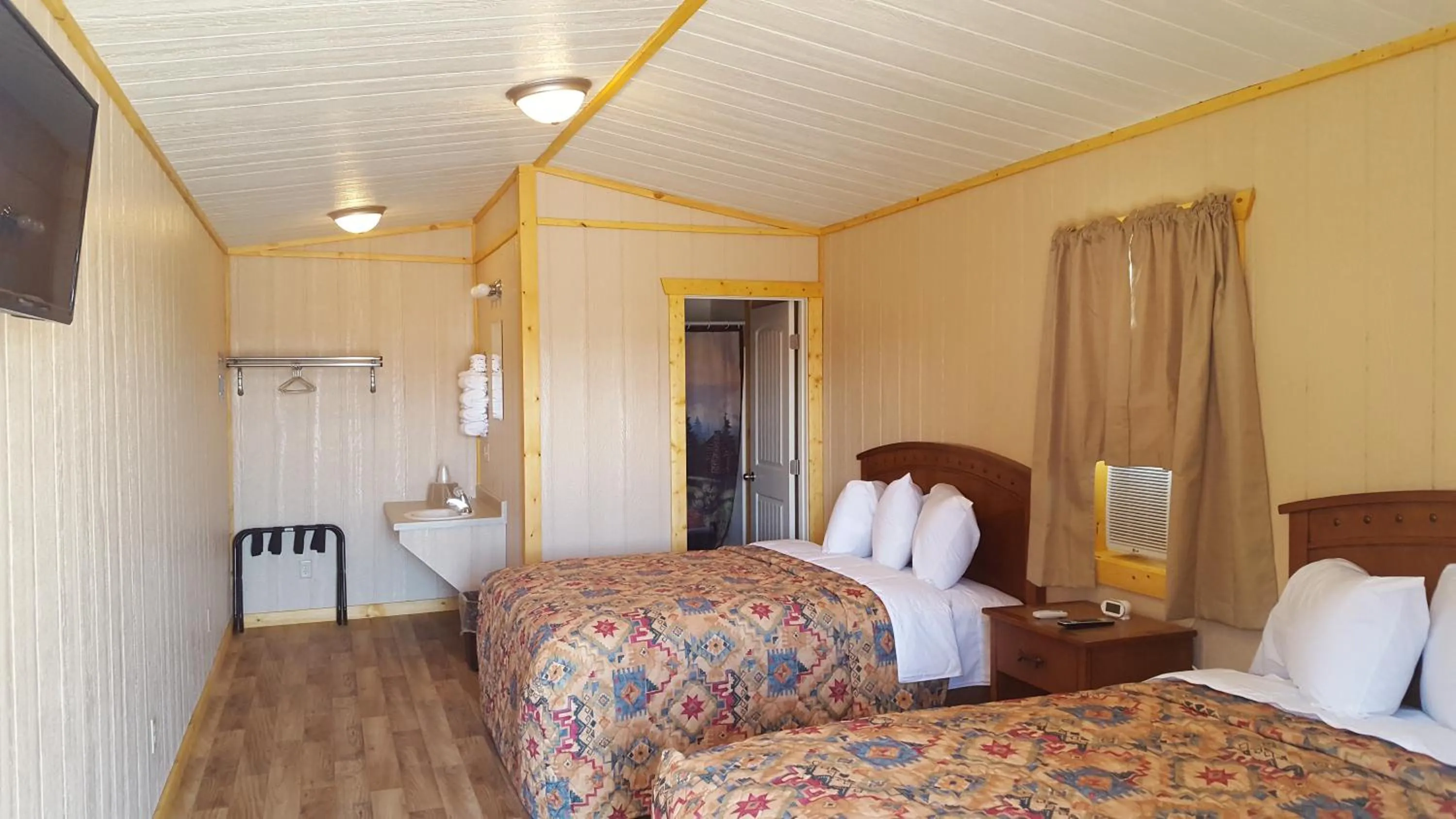 Bedroom, Bed in Big Bear Motel