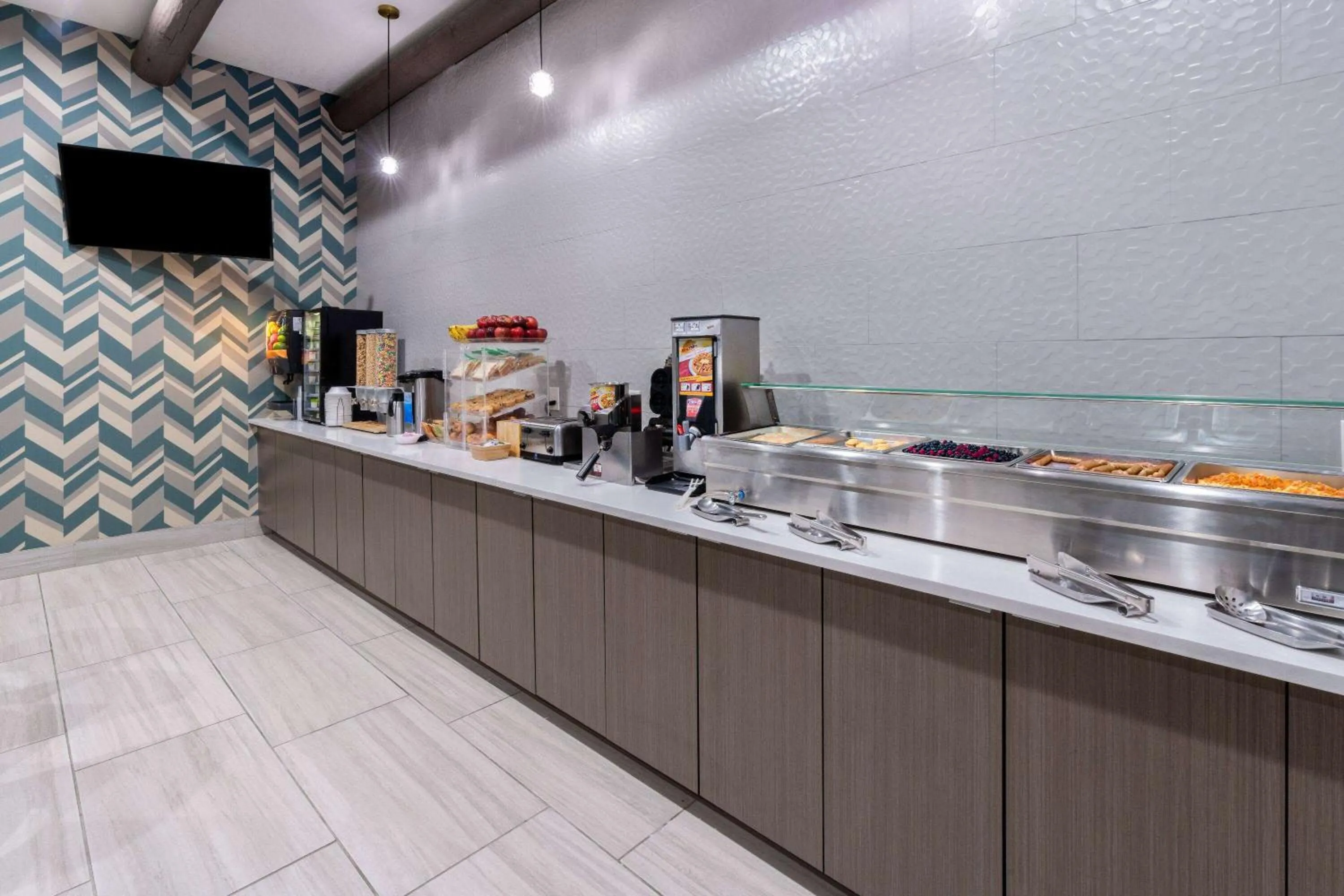 Food and drinks in La Quinta by Wyndham Santa Rosa