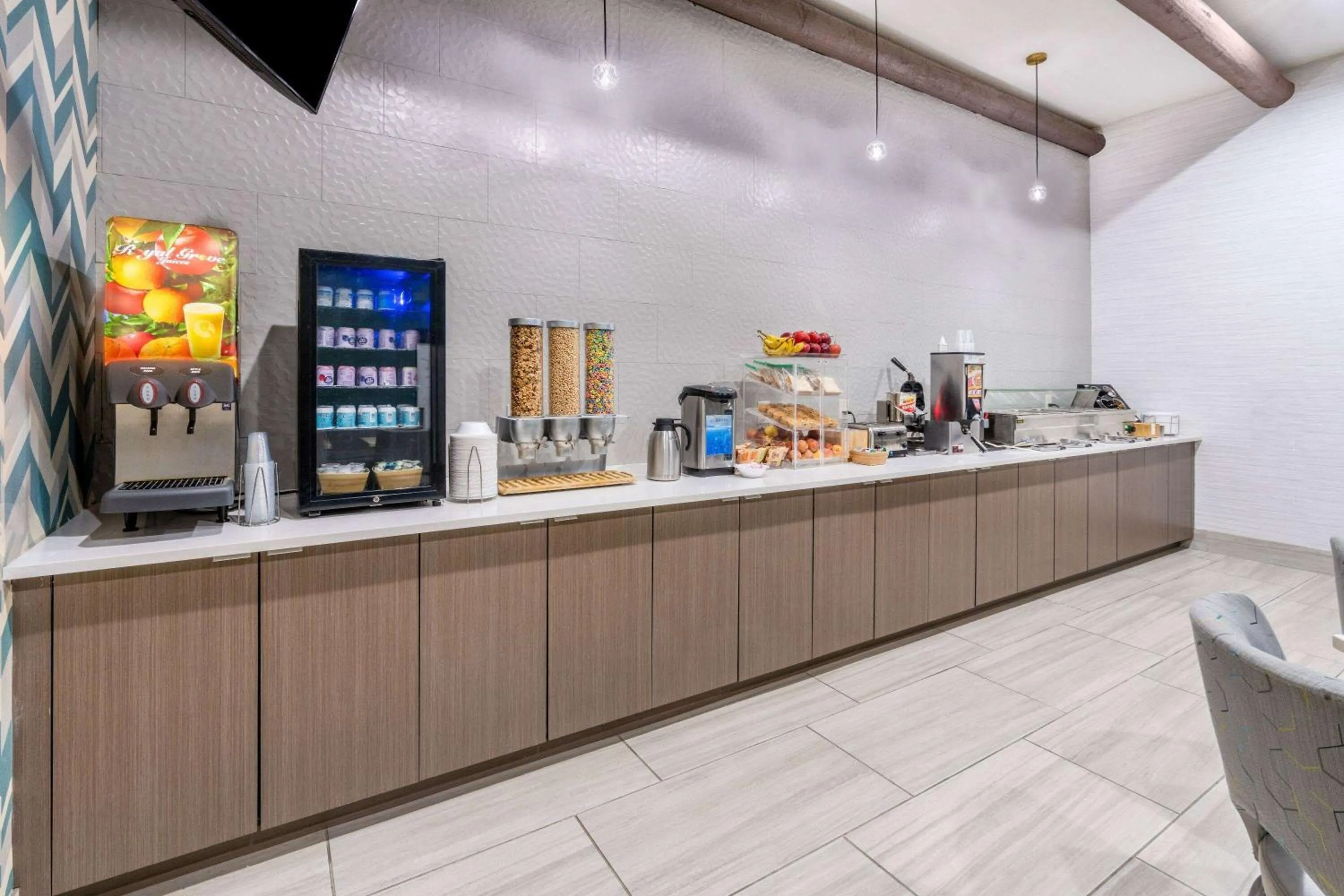 Coffee/tea facilities in La Quinta by Wyndham Santa Rosa