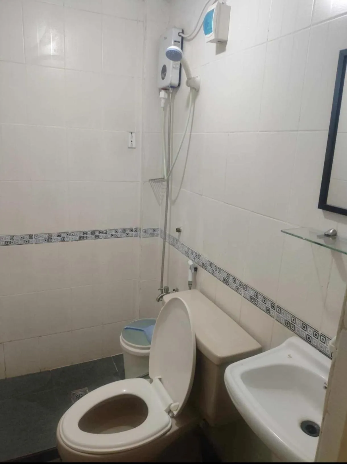 Bathroom in Bed and Brewhouse Sucat