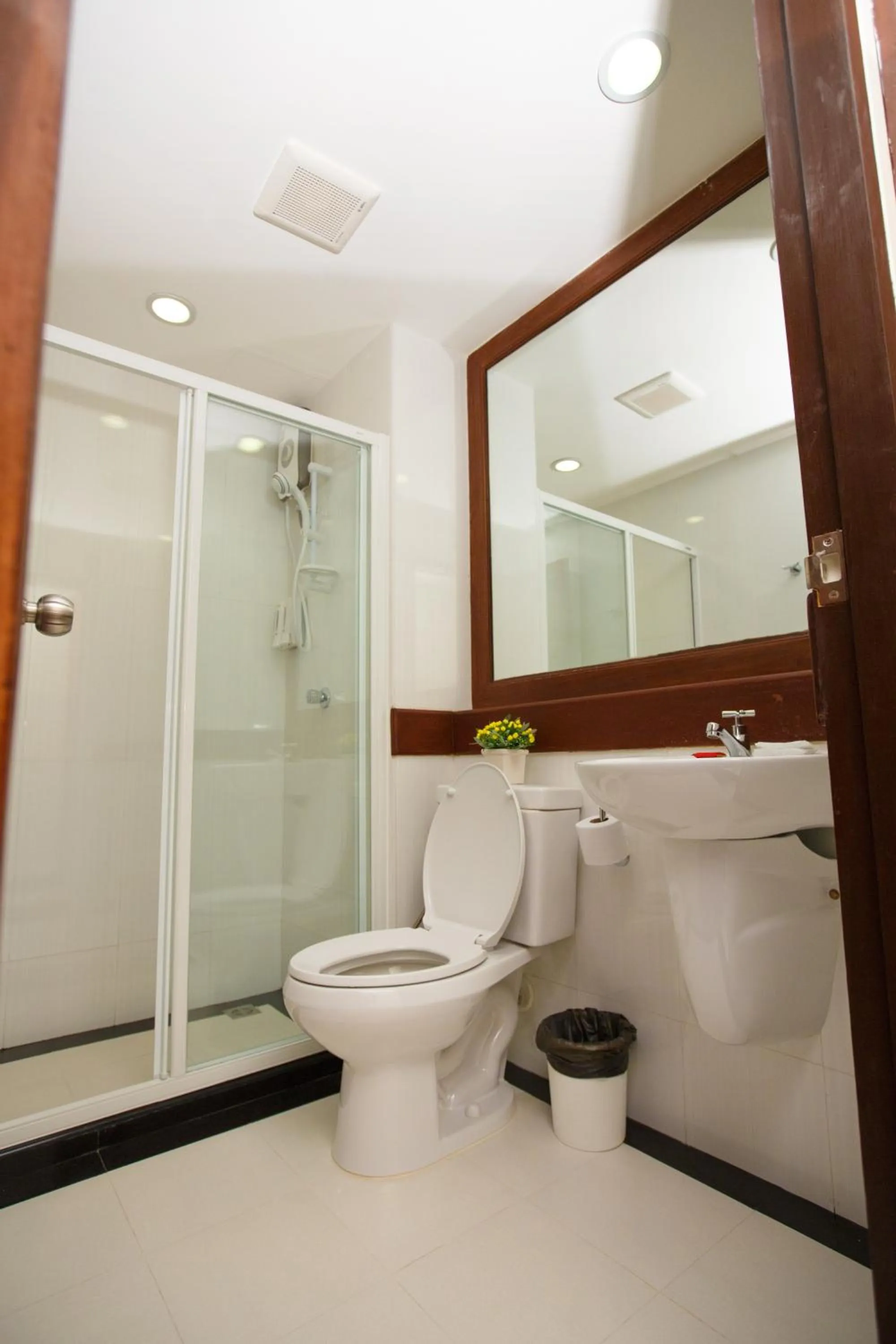 Bathroom in Chang Siam Inn