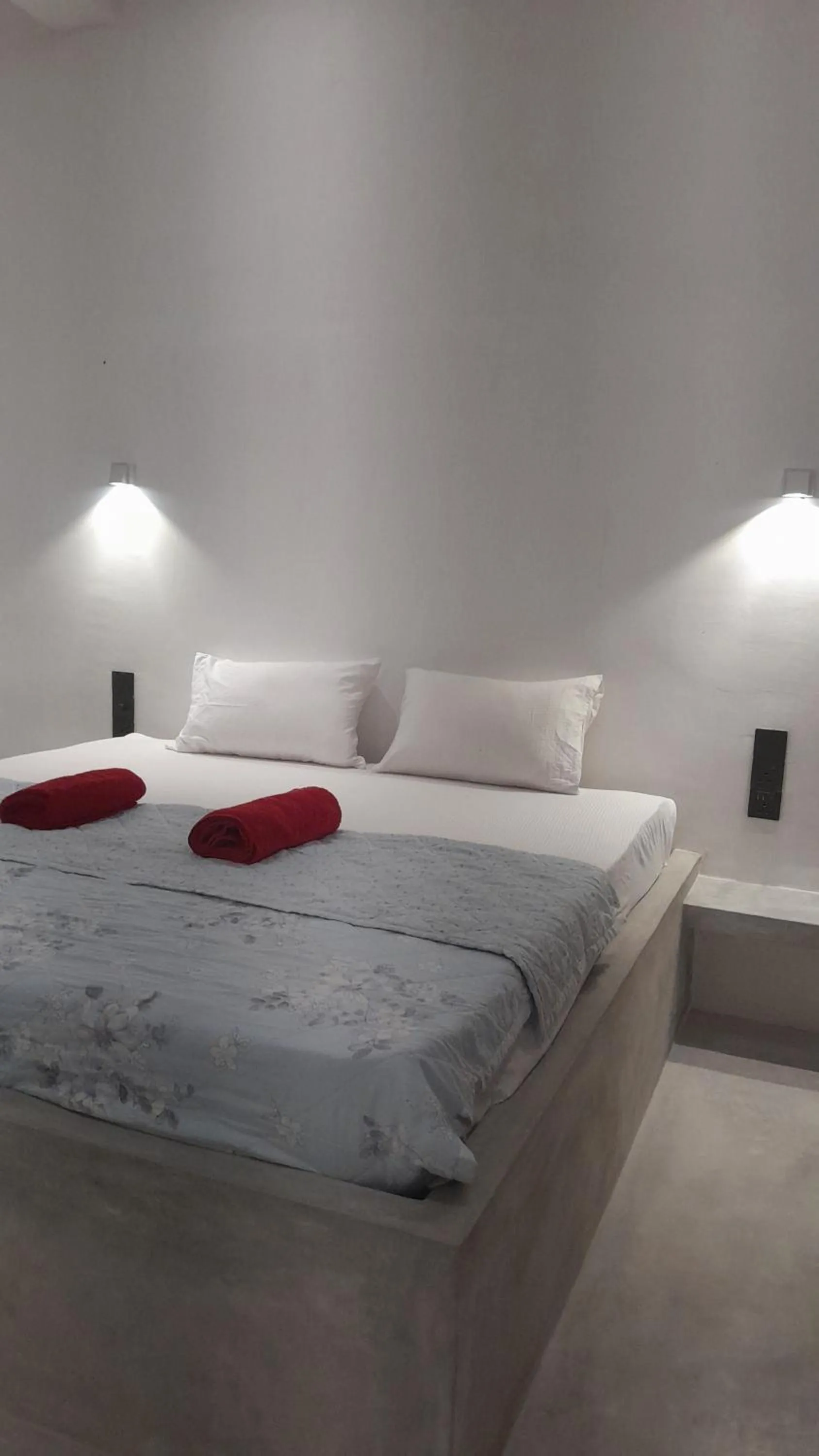 Bedroom, Bed in Field Island Villa - Ahangama