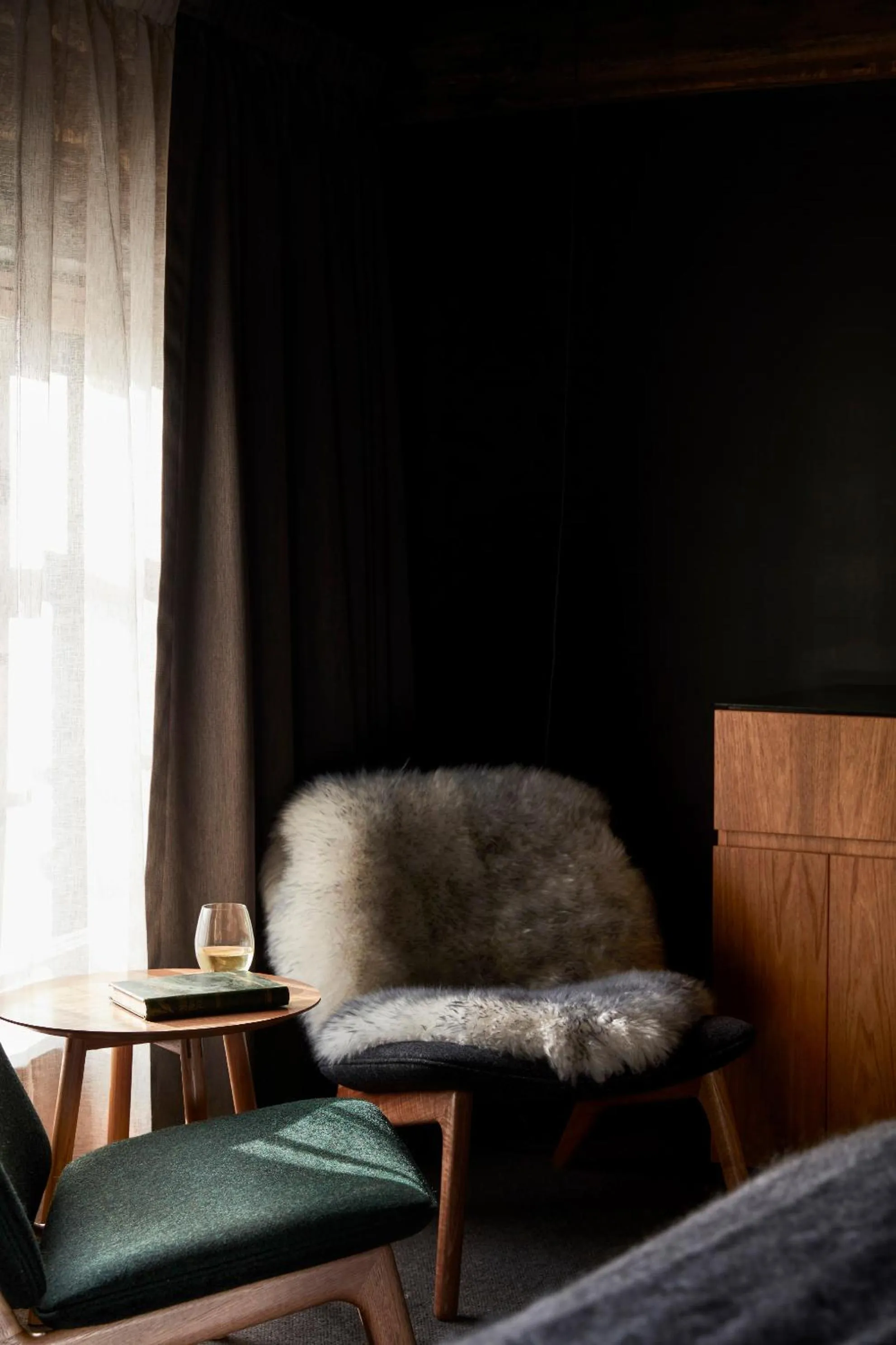 Seating area in Moss Hotel