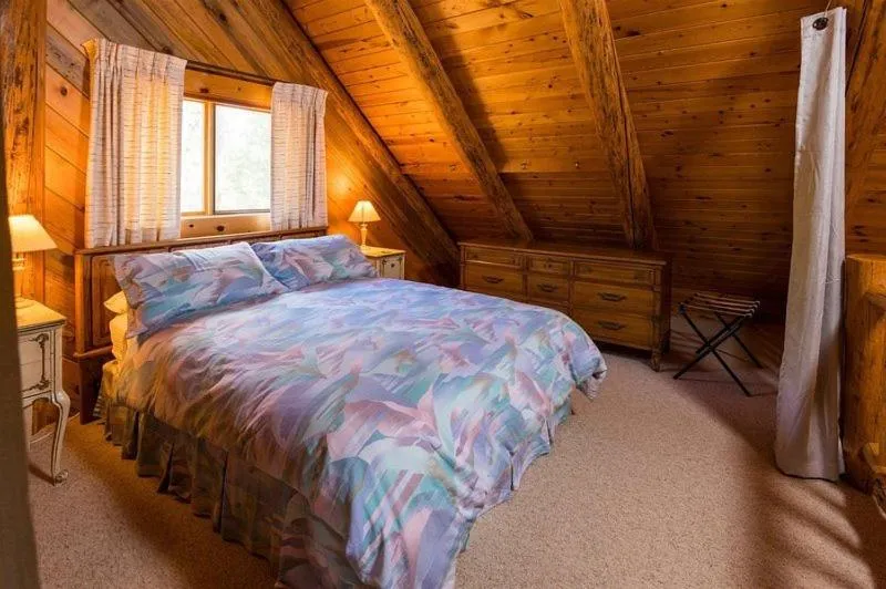 Bedroom, Bed in Sisters Dream Inn