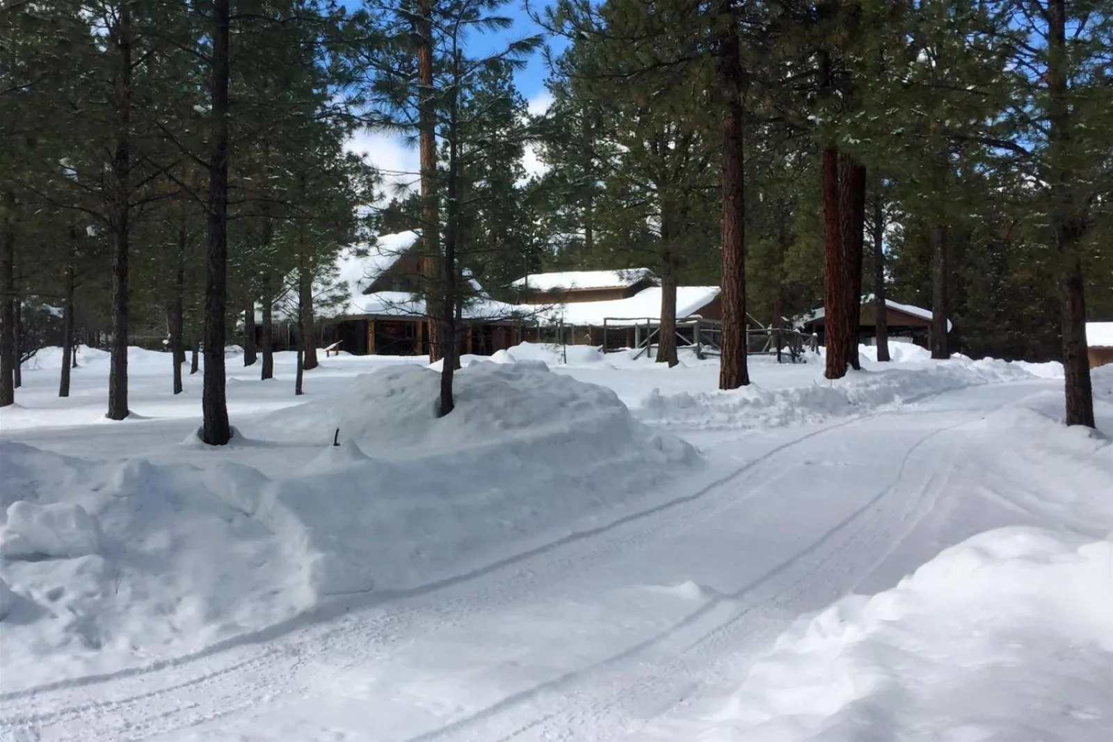 Property building in Sisters Dream Inn