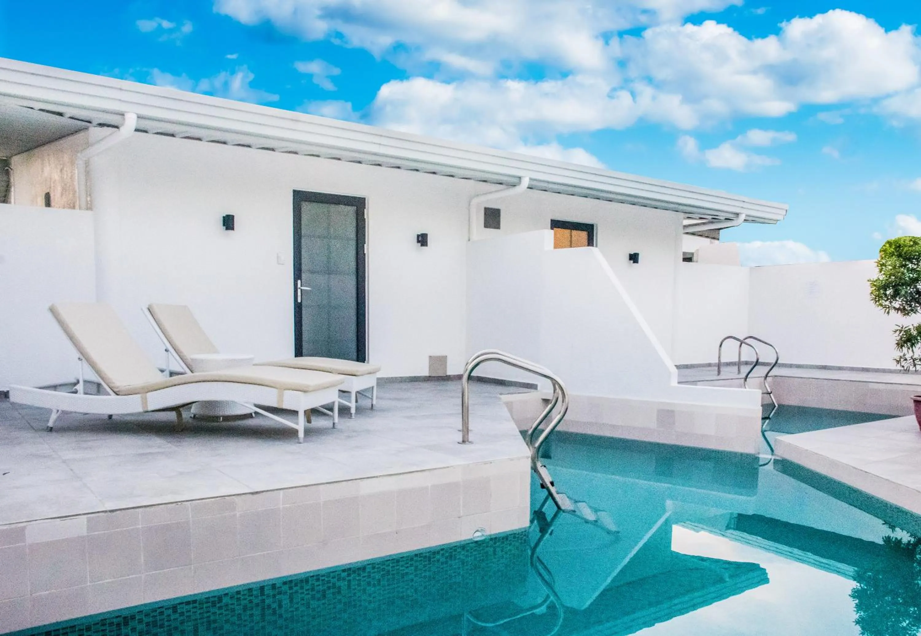 Suite with Private Pool in Marina Point Bay Resort