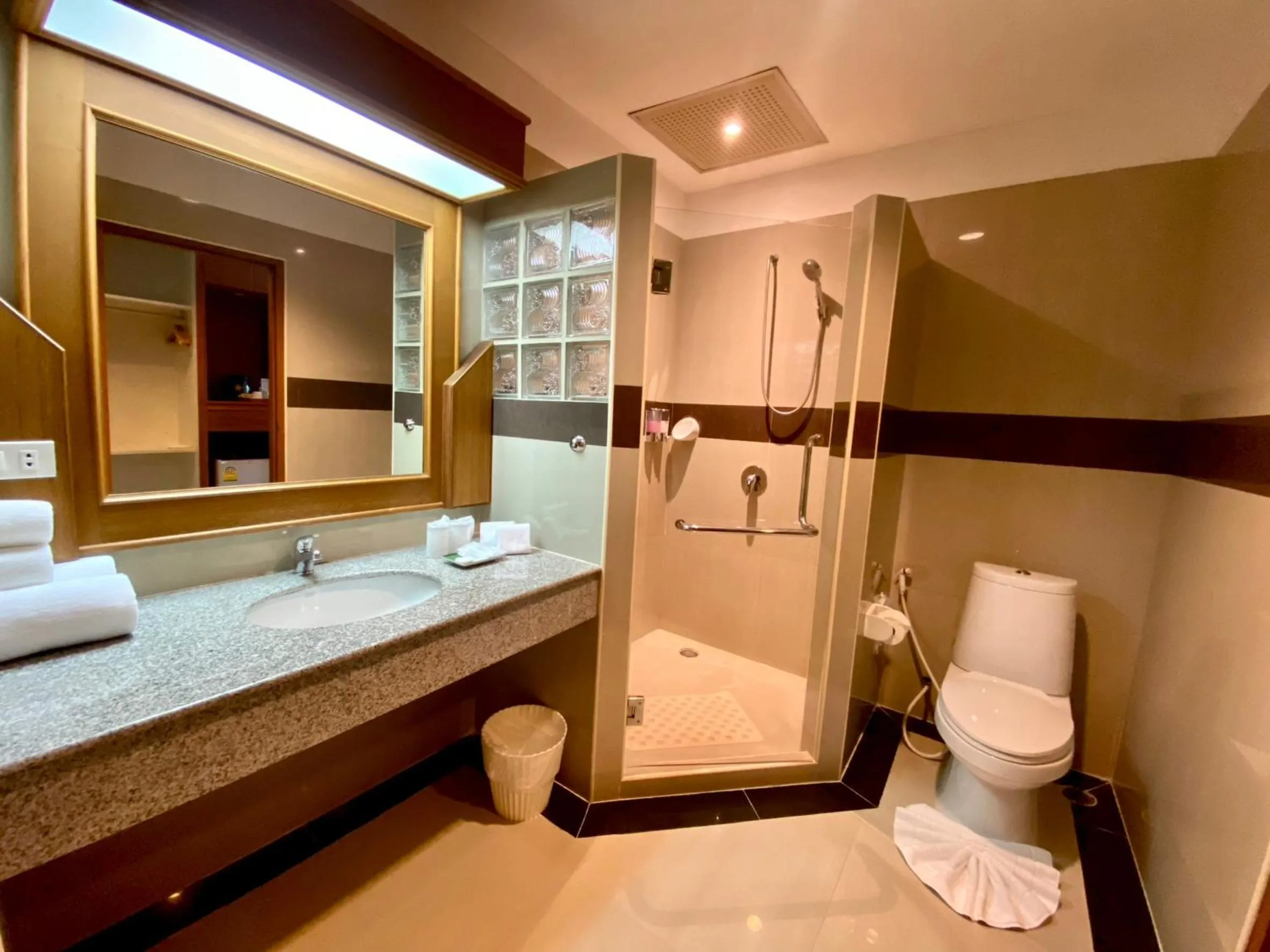 Bathroom in Siamgrand Hotel