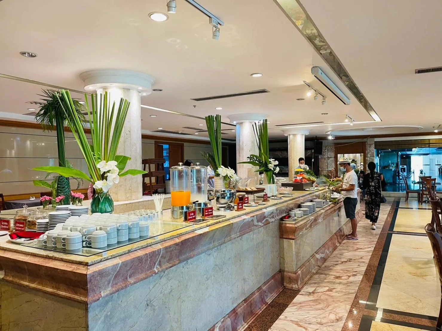 Restaurant/places to eat in Siamgrand Hotel