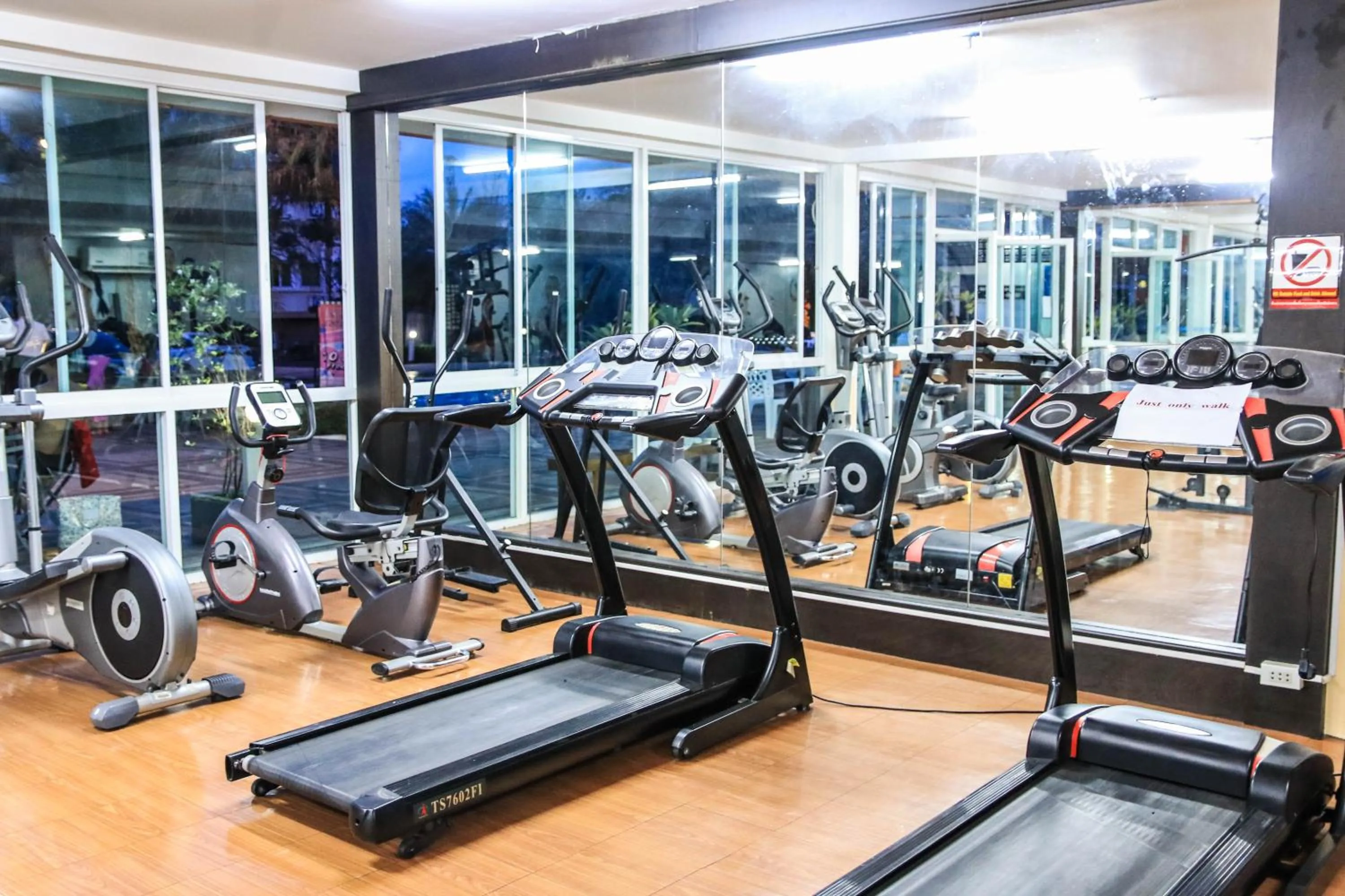 Fitness centre/facilities in Siamgrand Hotel