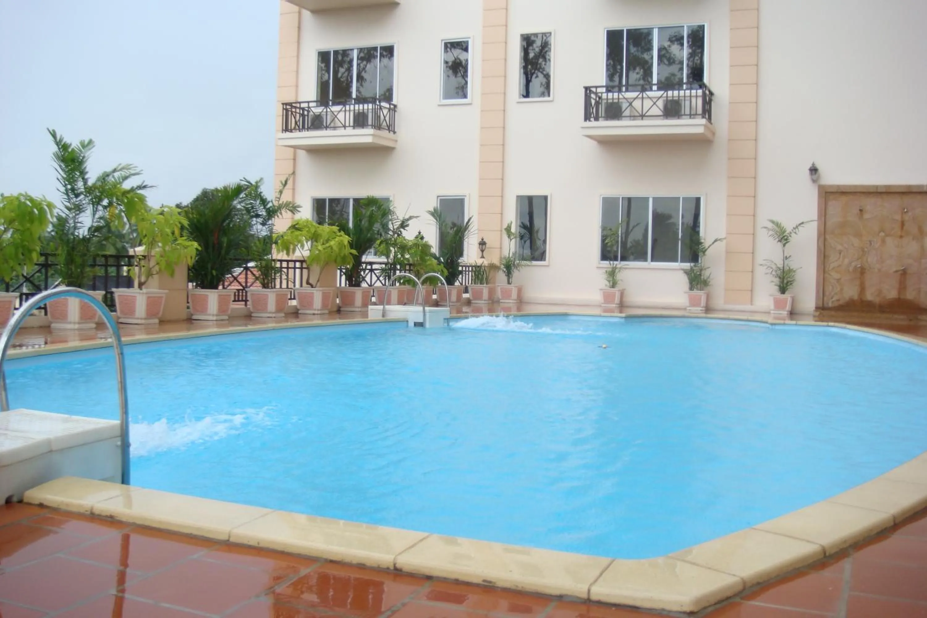 Swimming pool in Stung Sangke Hotel