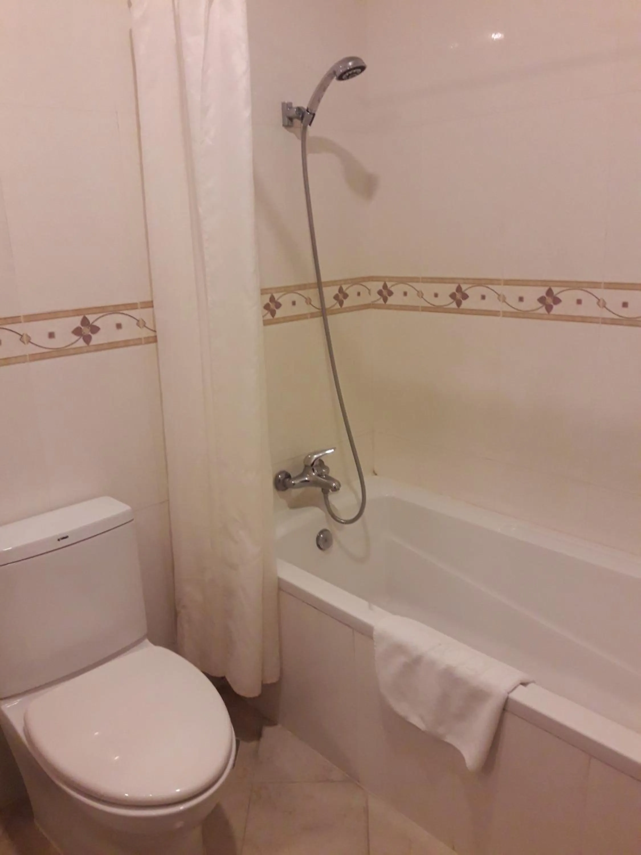 Bathroom in Stung Sangke Hotel