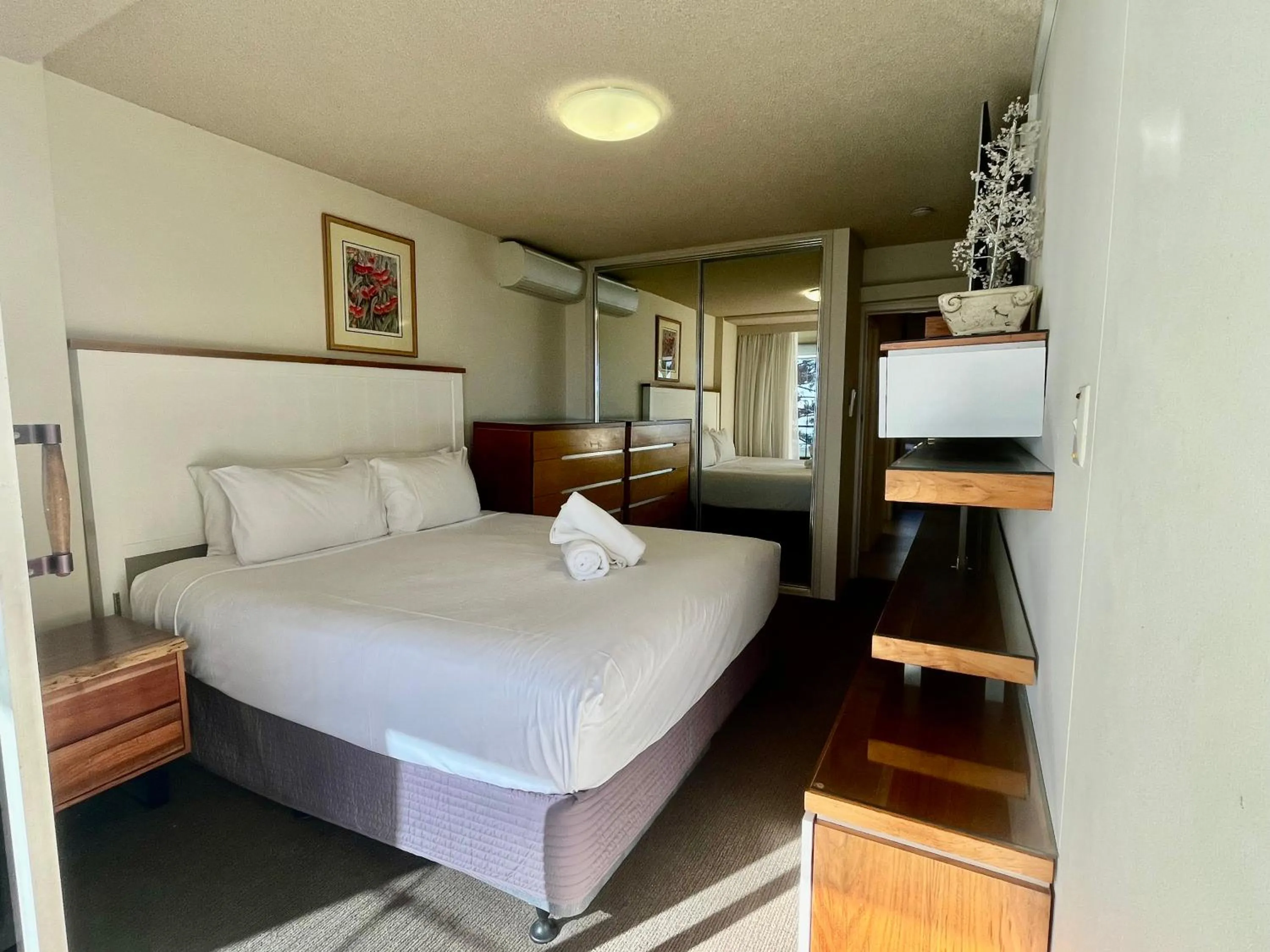 Bed in Park Towers-Goodwin Towers Holiday Units