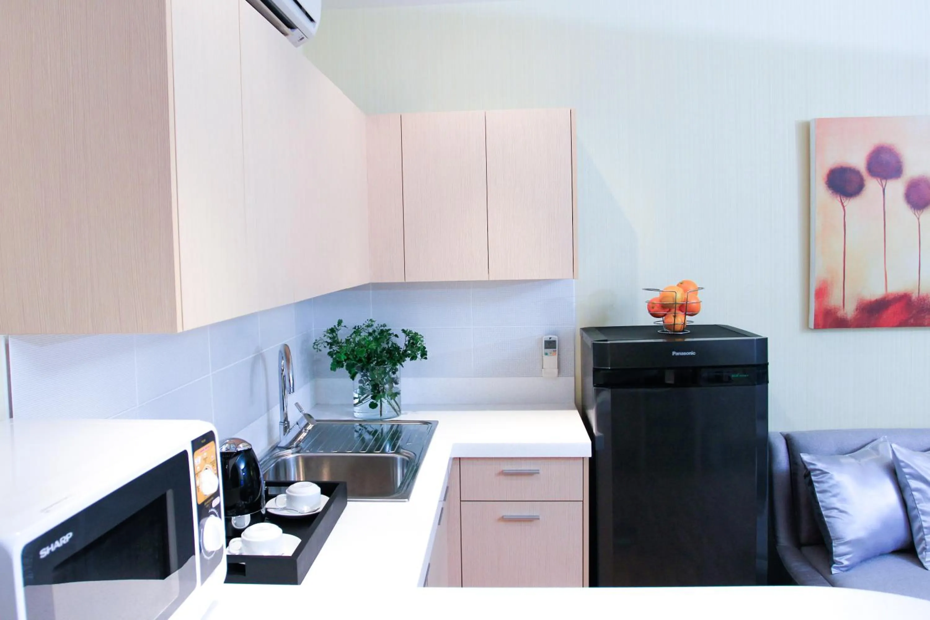 Kitchen/Kitchenette in Petals Inn