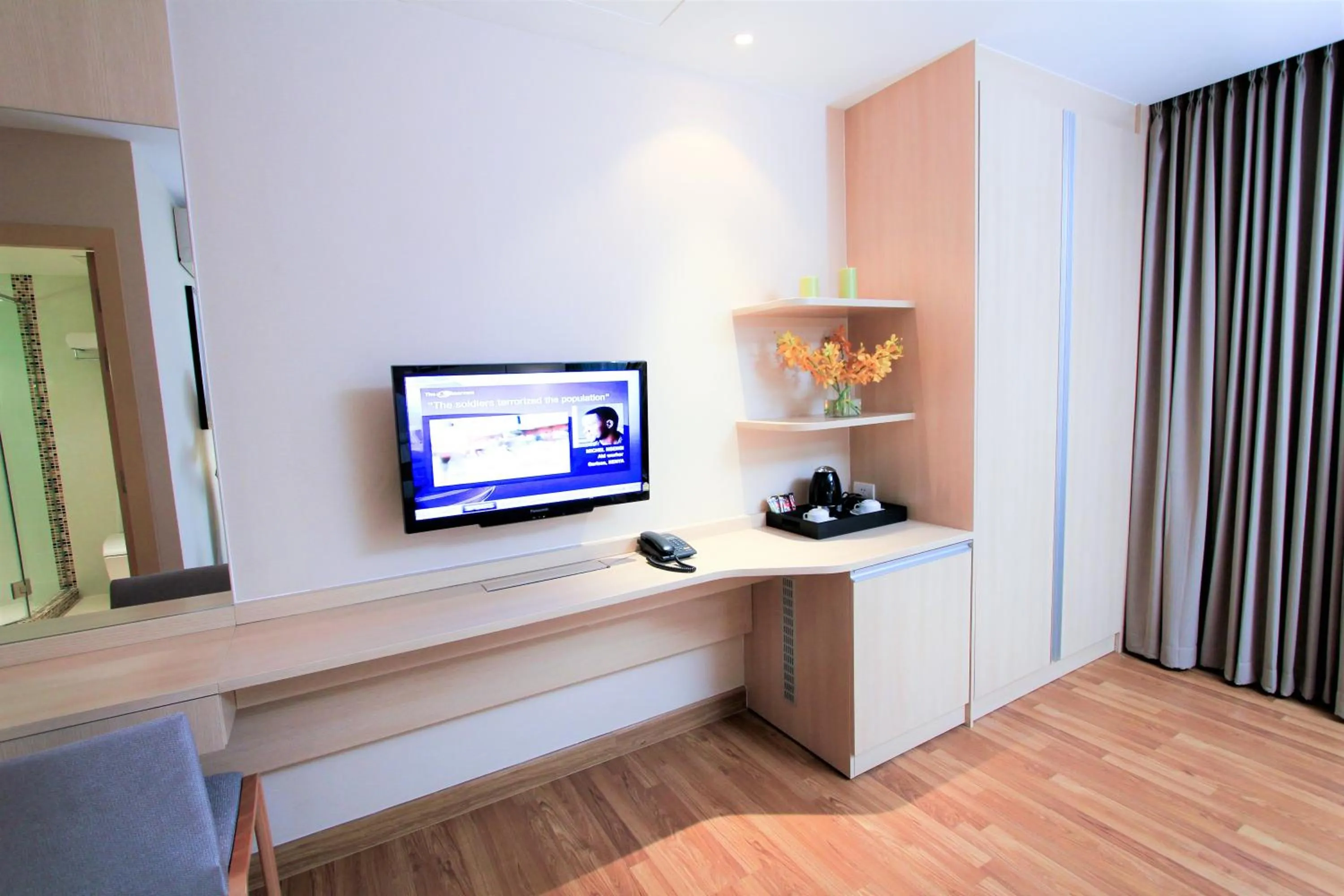 TV and multimedia, TV/Entertainment Center in Petals Inn