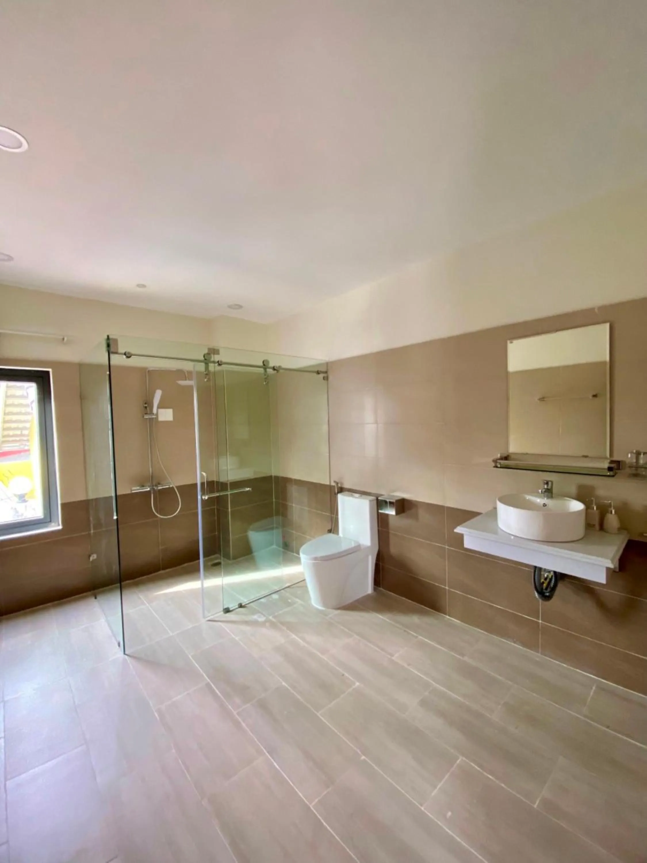 Bathroom in An Nhien Hotel