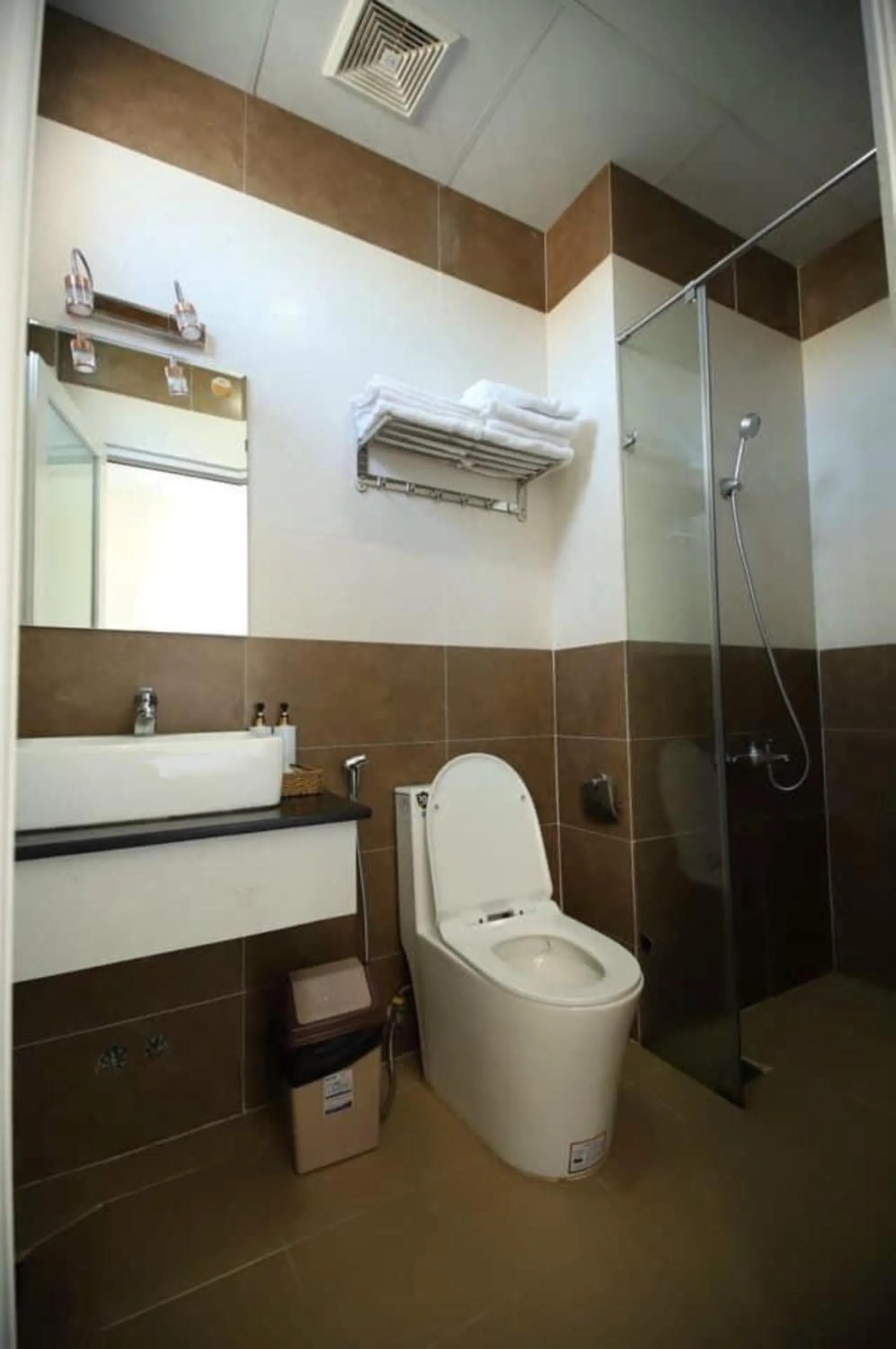 Bathroom in An Nhien Hotel