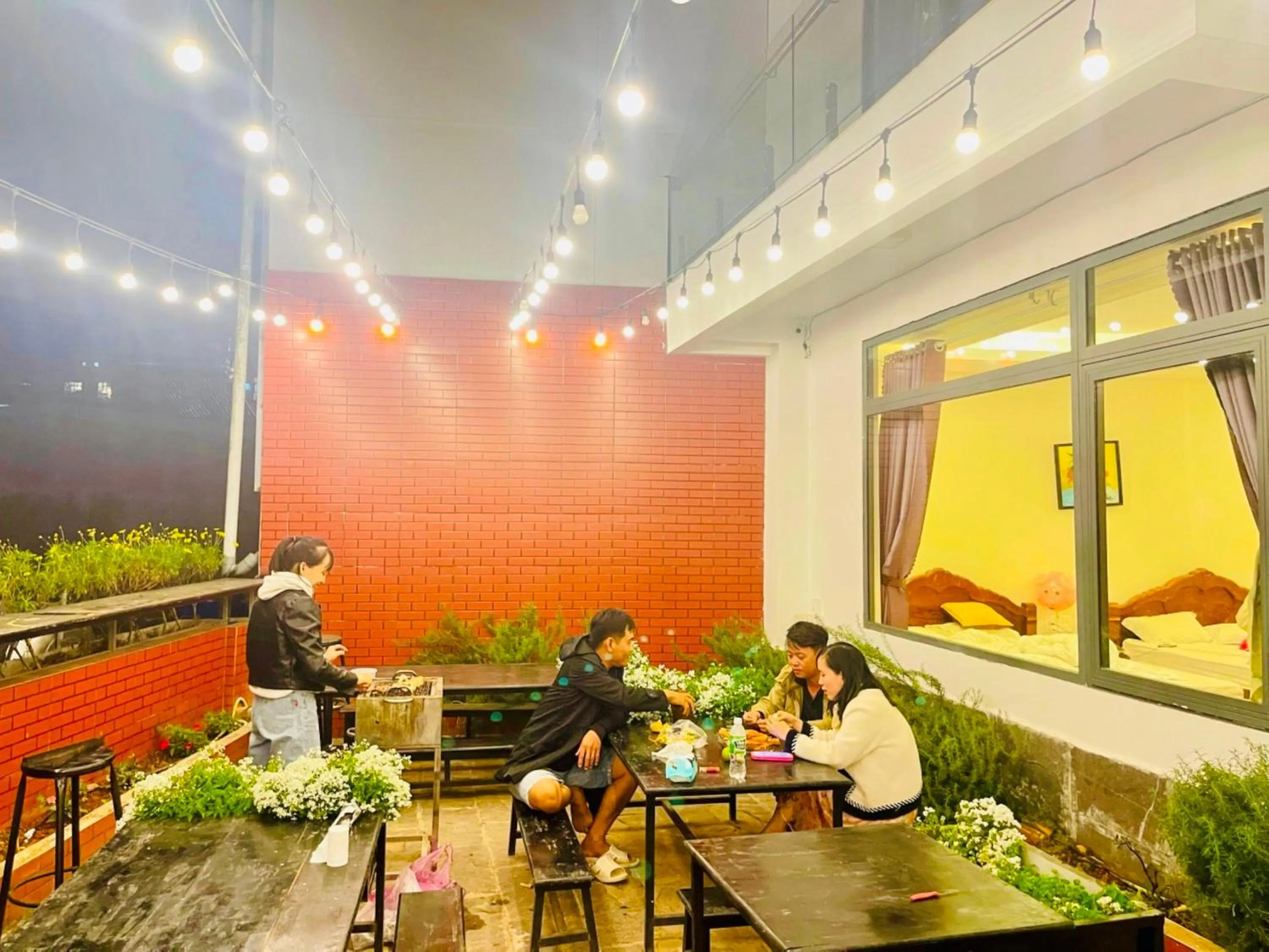 People in An Nhien Hotel