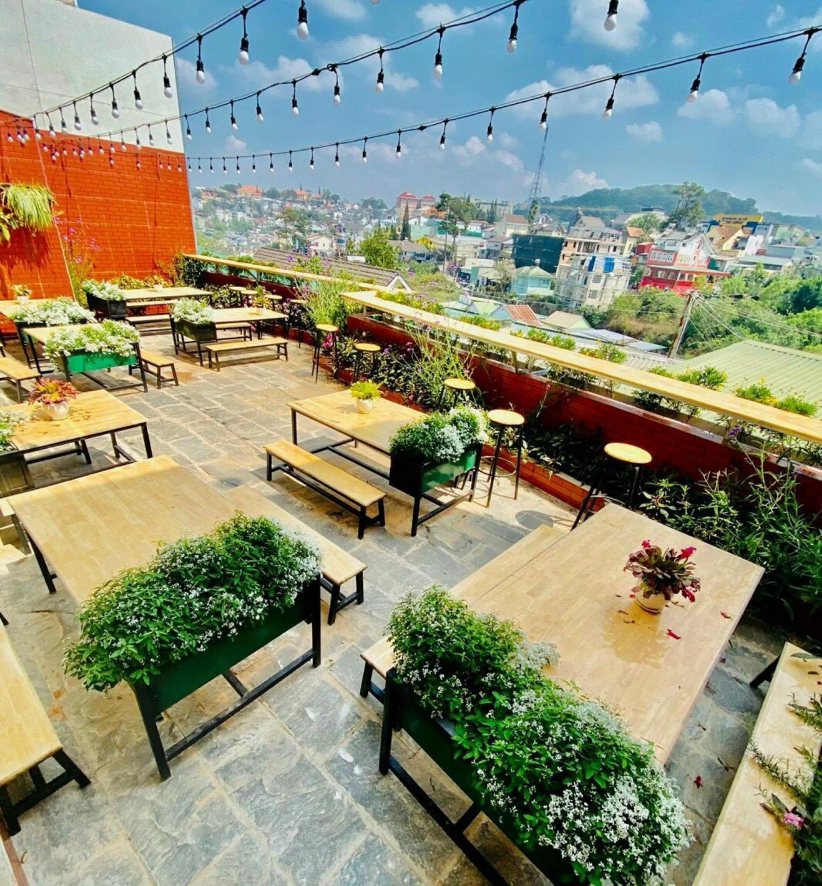 Garden in An Nhien Hotel