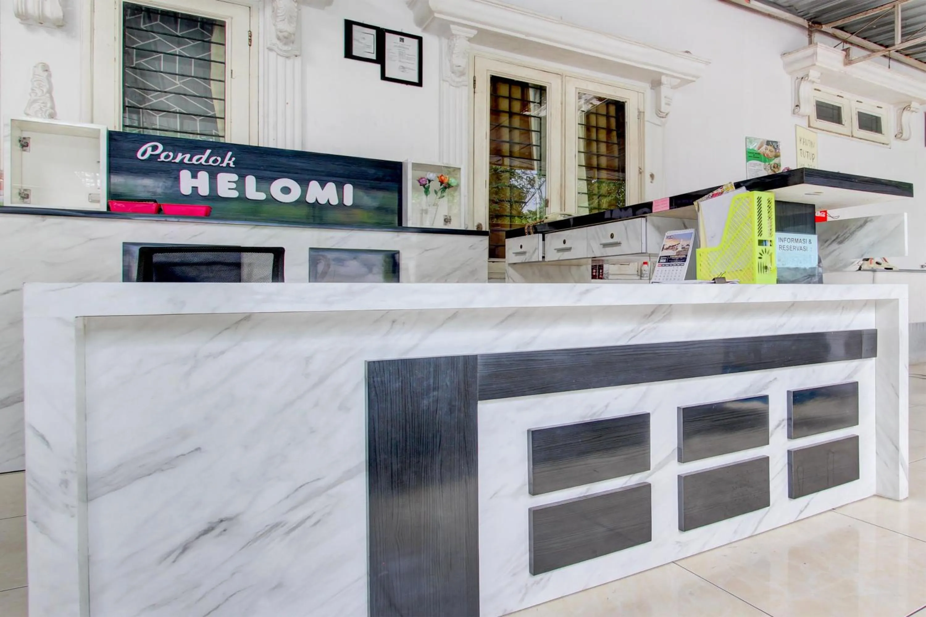 Lobby or reception in Hotel O Pondok Helomi